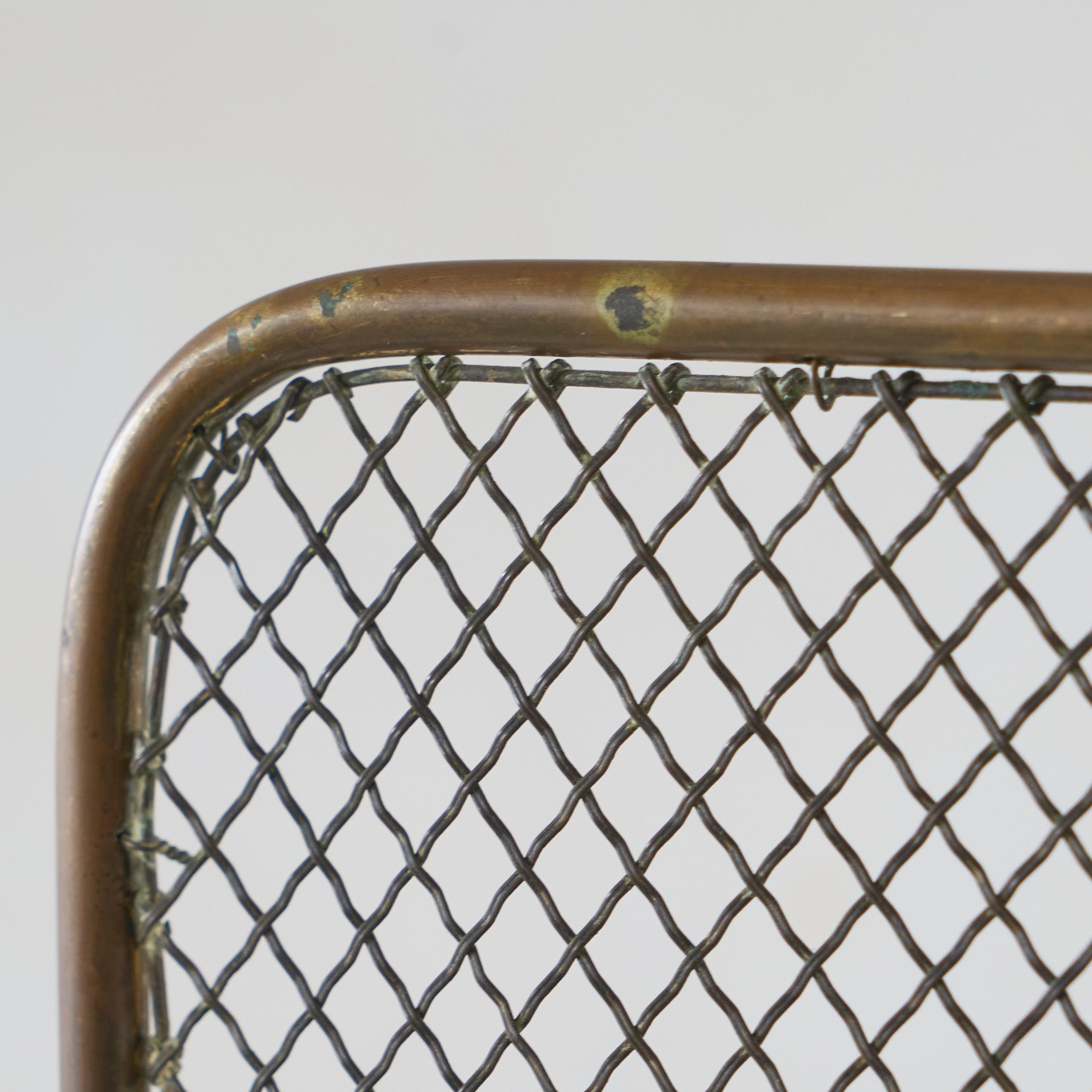 Antique Folding Fire Screen in Patinated Brass 19th Century Latón en venta