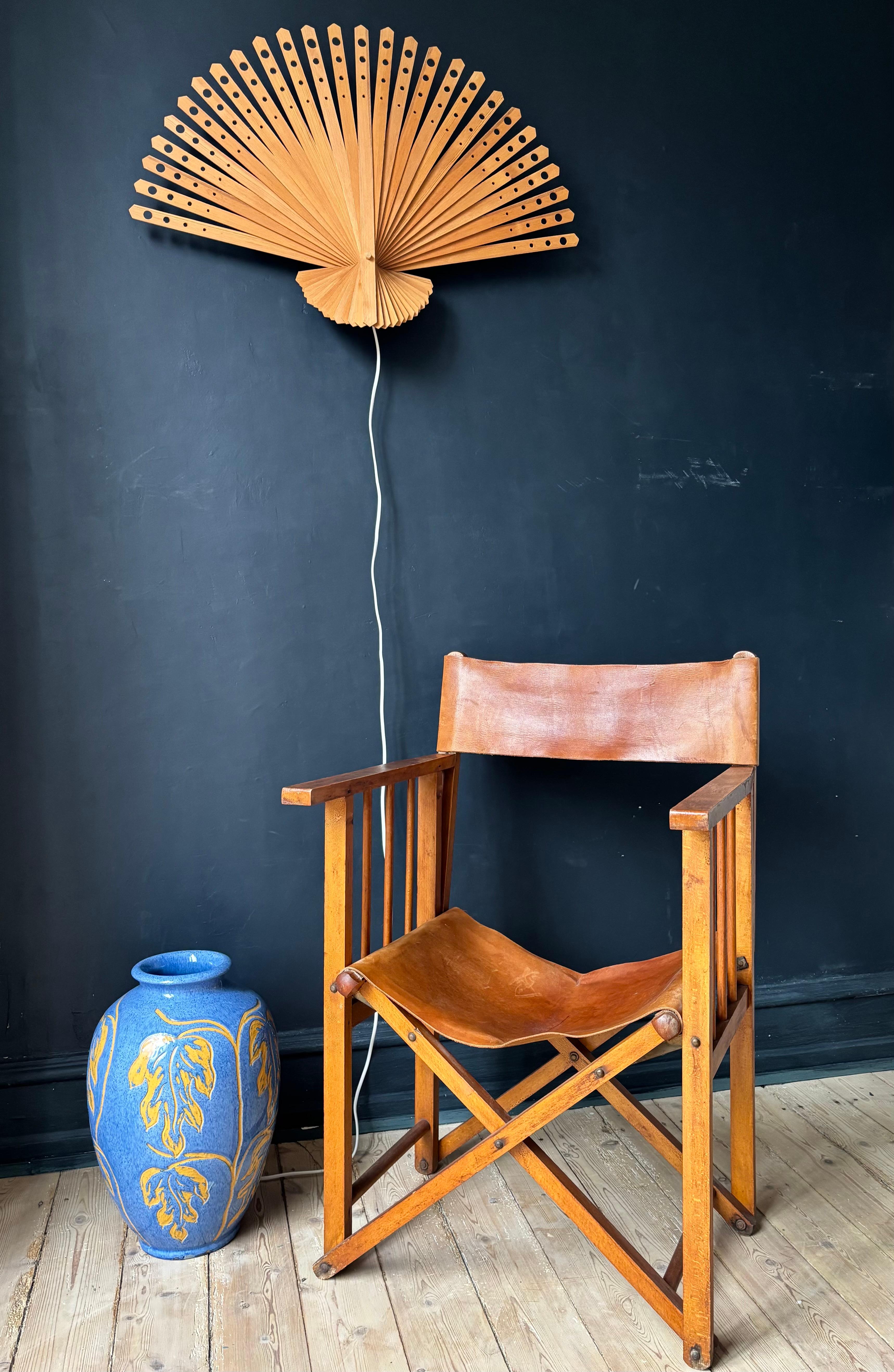 Dark wood folding director's / safari chair with cognac leather seat and back. Great comfort.
Great patinated vintage condition consistent with age and wear.
Sourced from London in the 1940s - likely manufactured in the 1930s.