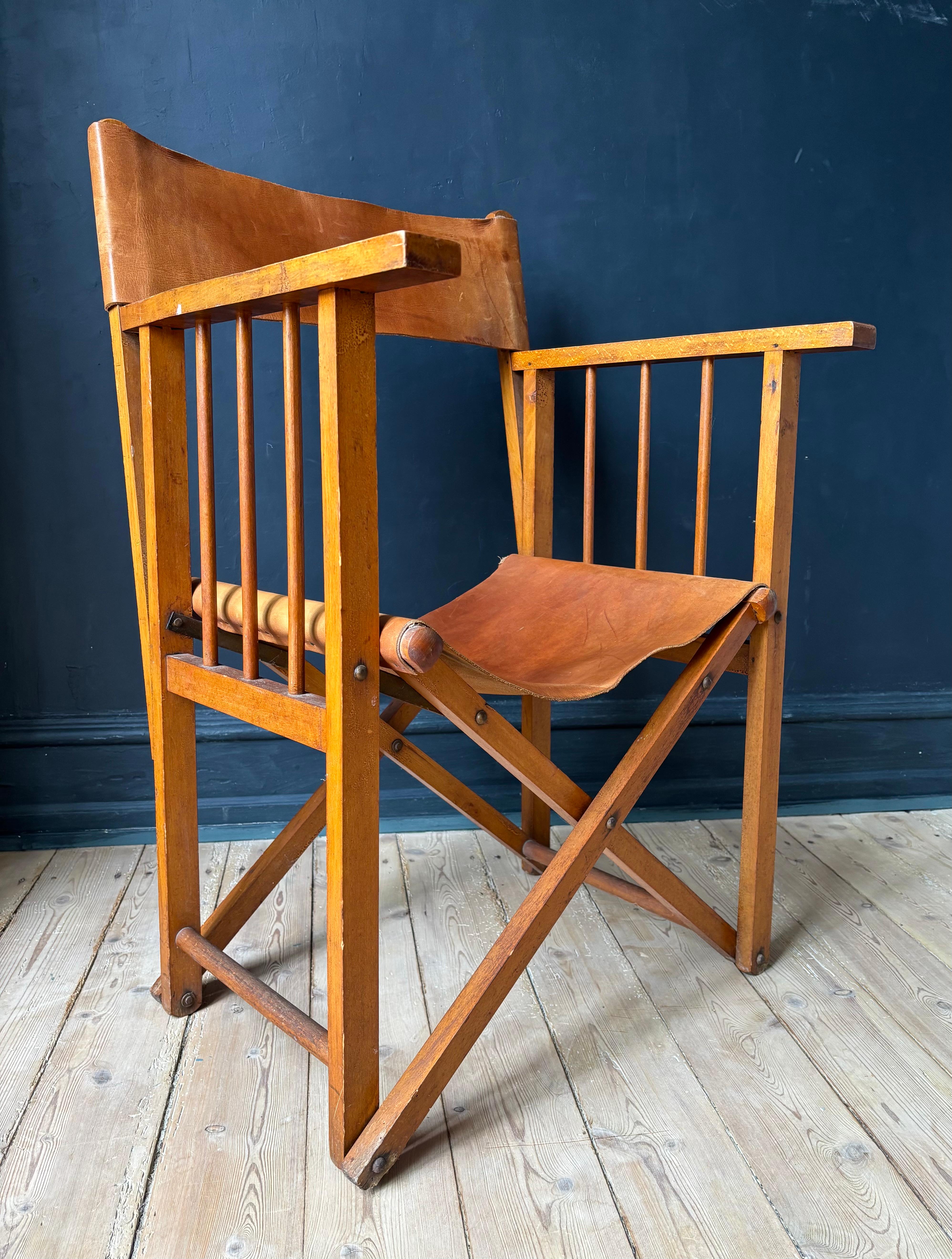 Mid-Century Modern Antique Folding Leather, Wood Safari Colonial Style Director's Chair, 1930s For Sale