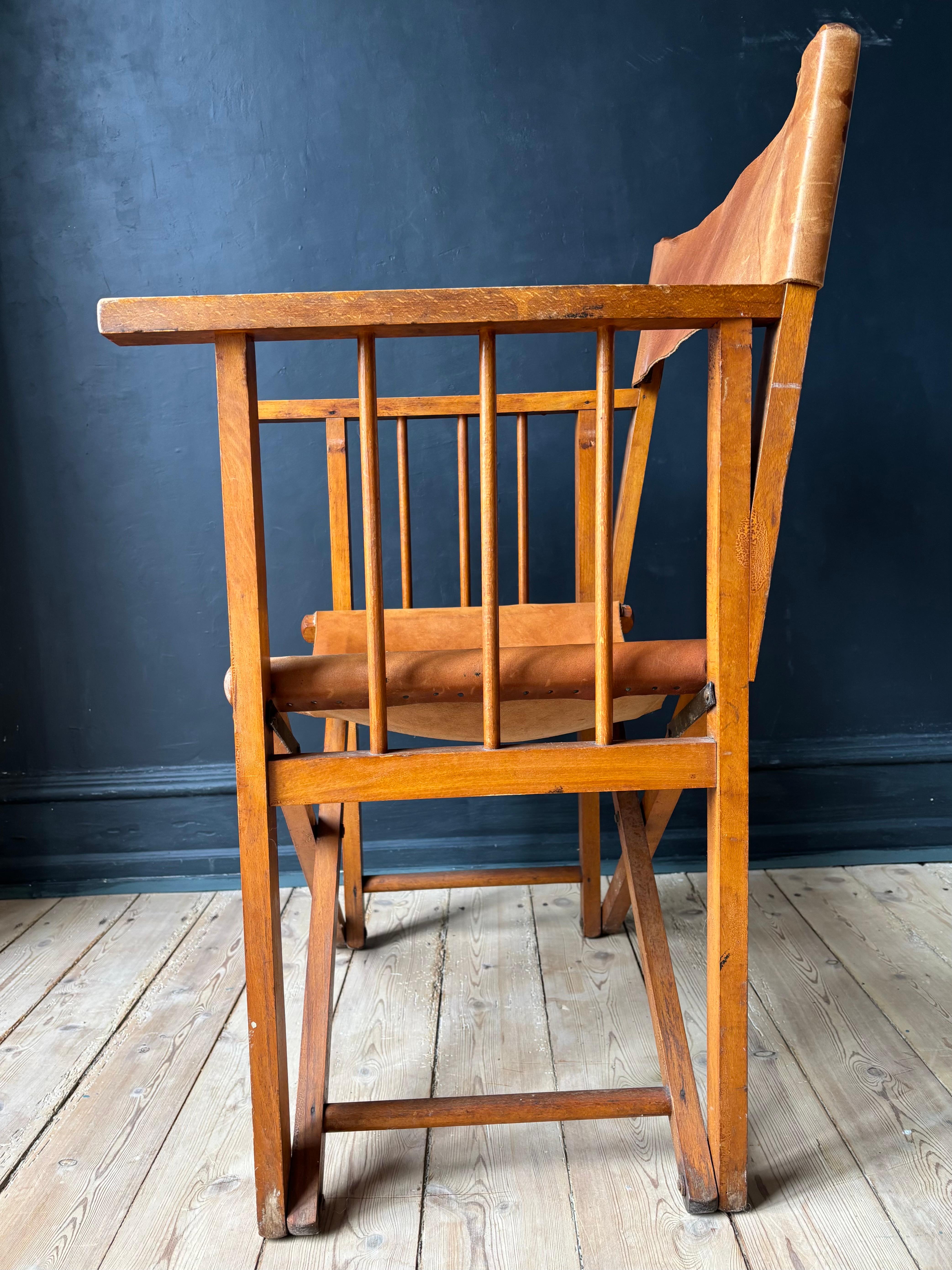Antique Folding Leather, Wood Safari Colonial Style Director's Chair, 1930s For Sale 1