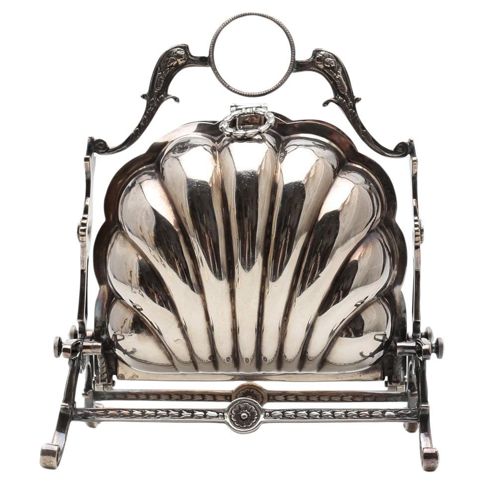 Boîte à biscuits pliante victorienne en métal argenté en forme de coquillage de Fenton Brothers