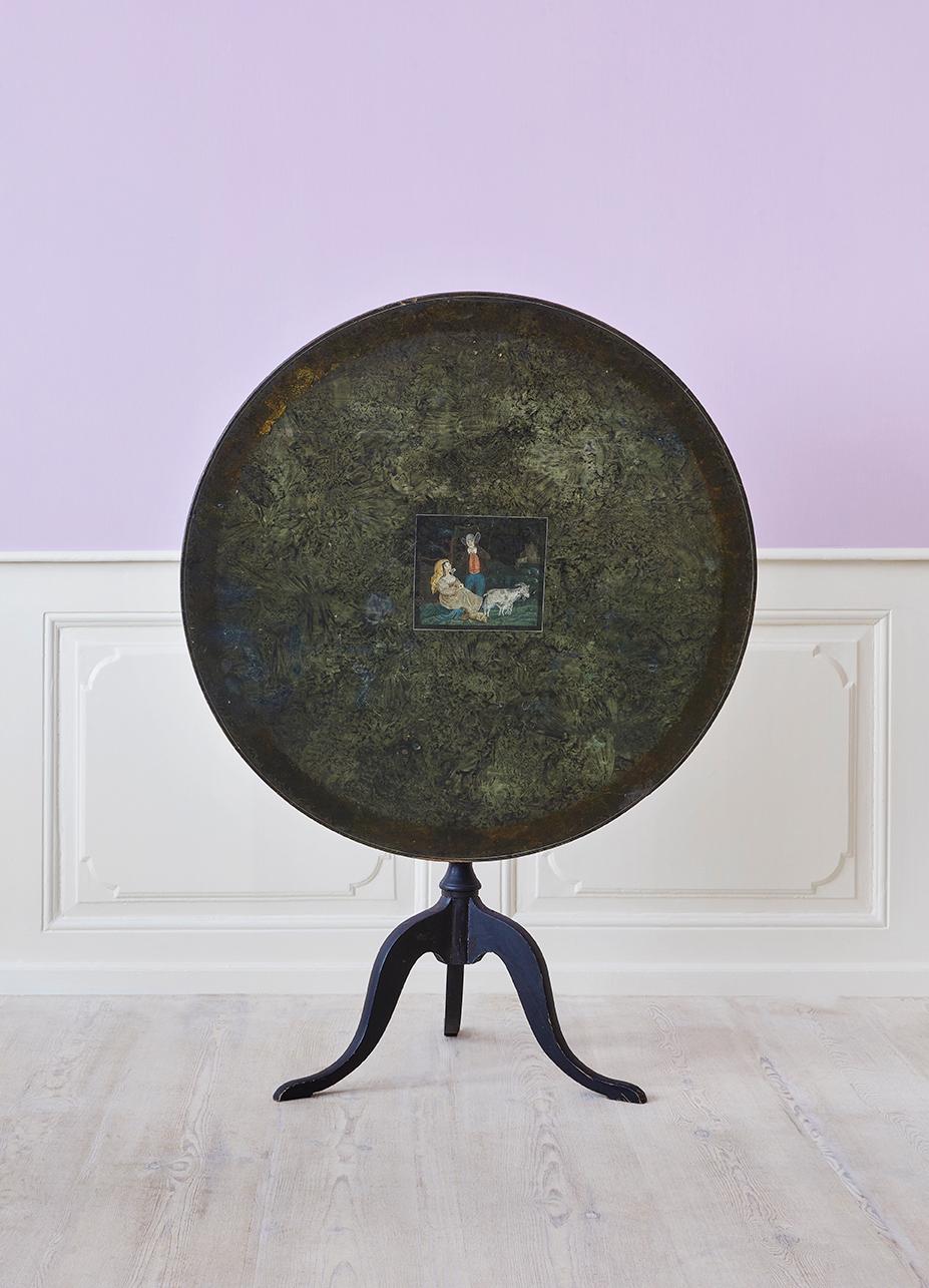 Sweden, 19th Century

Folding table in green paint with decorations.



H 75 x Ø 89 cm