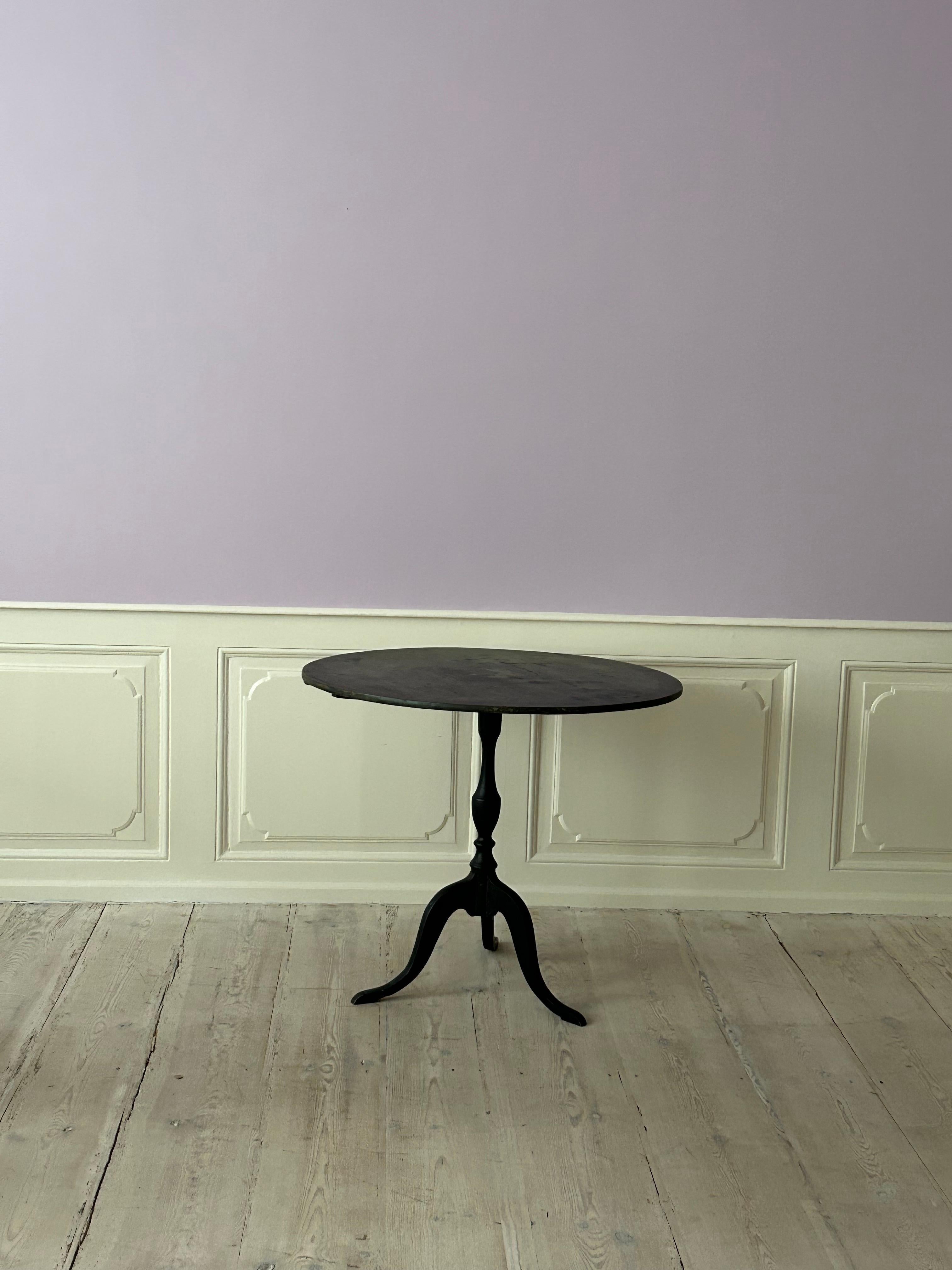 Antique Folding Table in Green Paint with Decorations, Sweden, 19th Century For Sale 1