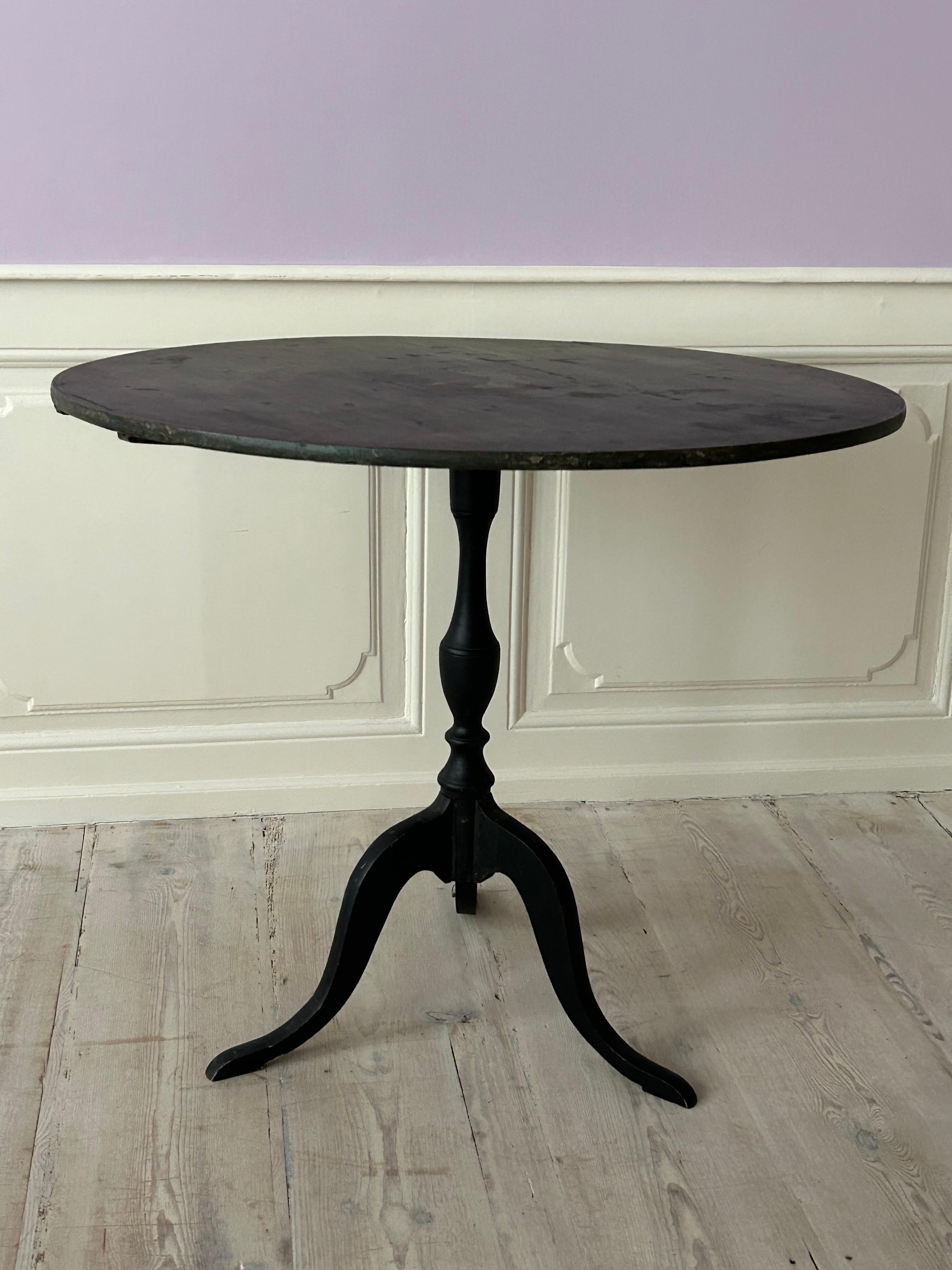 Antique Folding Table in Green Paint with Decorations, Sweden, 19th Century For Sale 2