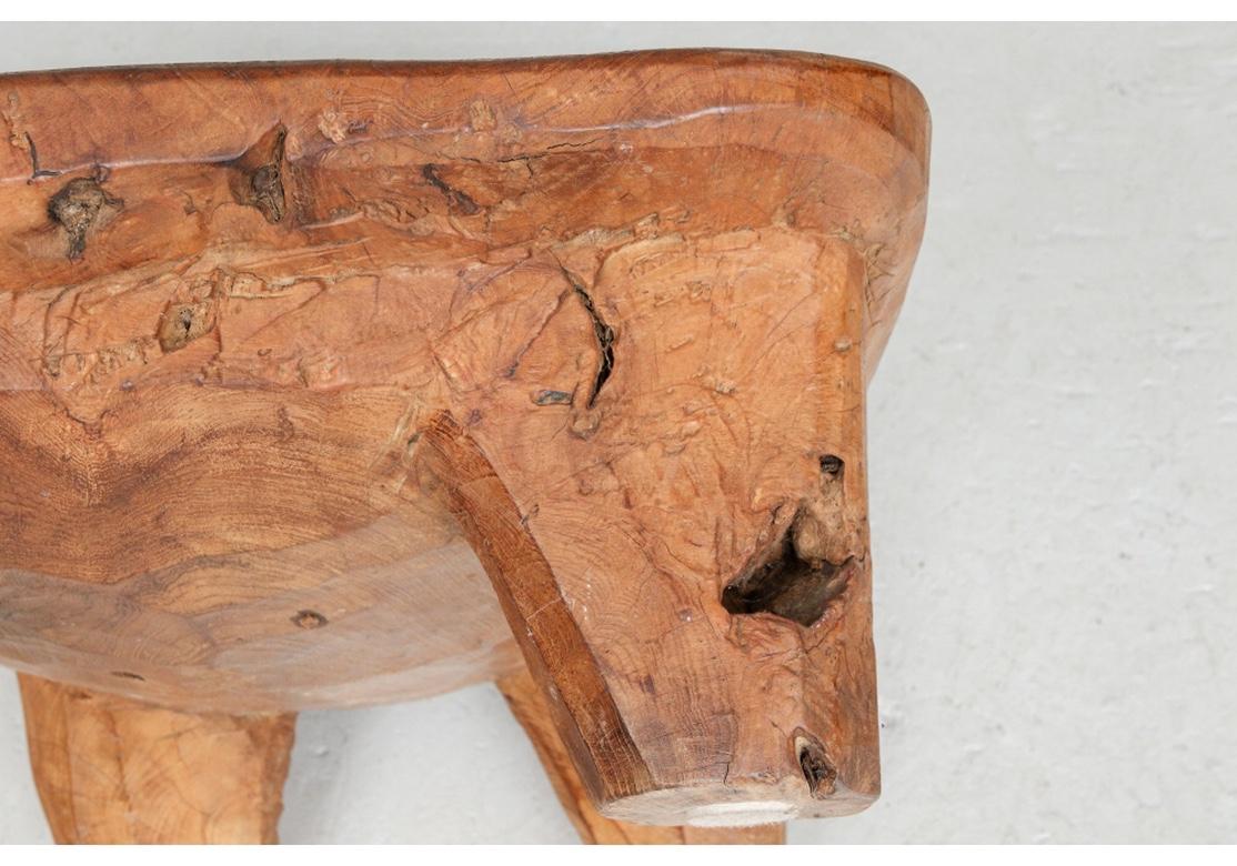 Antike Folk Art geschnitzt Einzelteil Baumstamm Low Chair  im Angebot 1