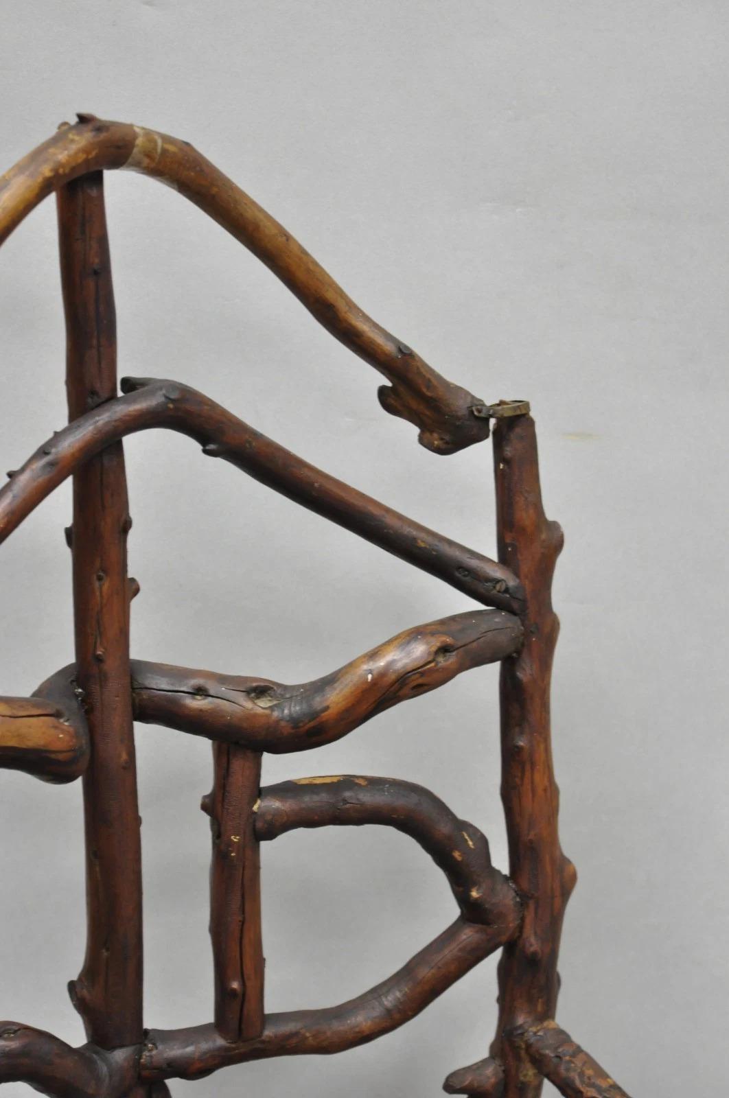 Antique Folk Art Handmade Wooden Twig Branch Adirondack Small Childs Chair im Angebot 3