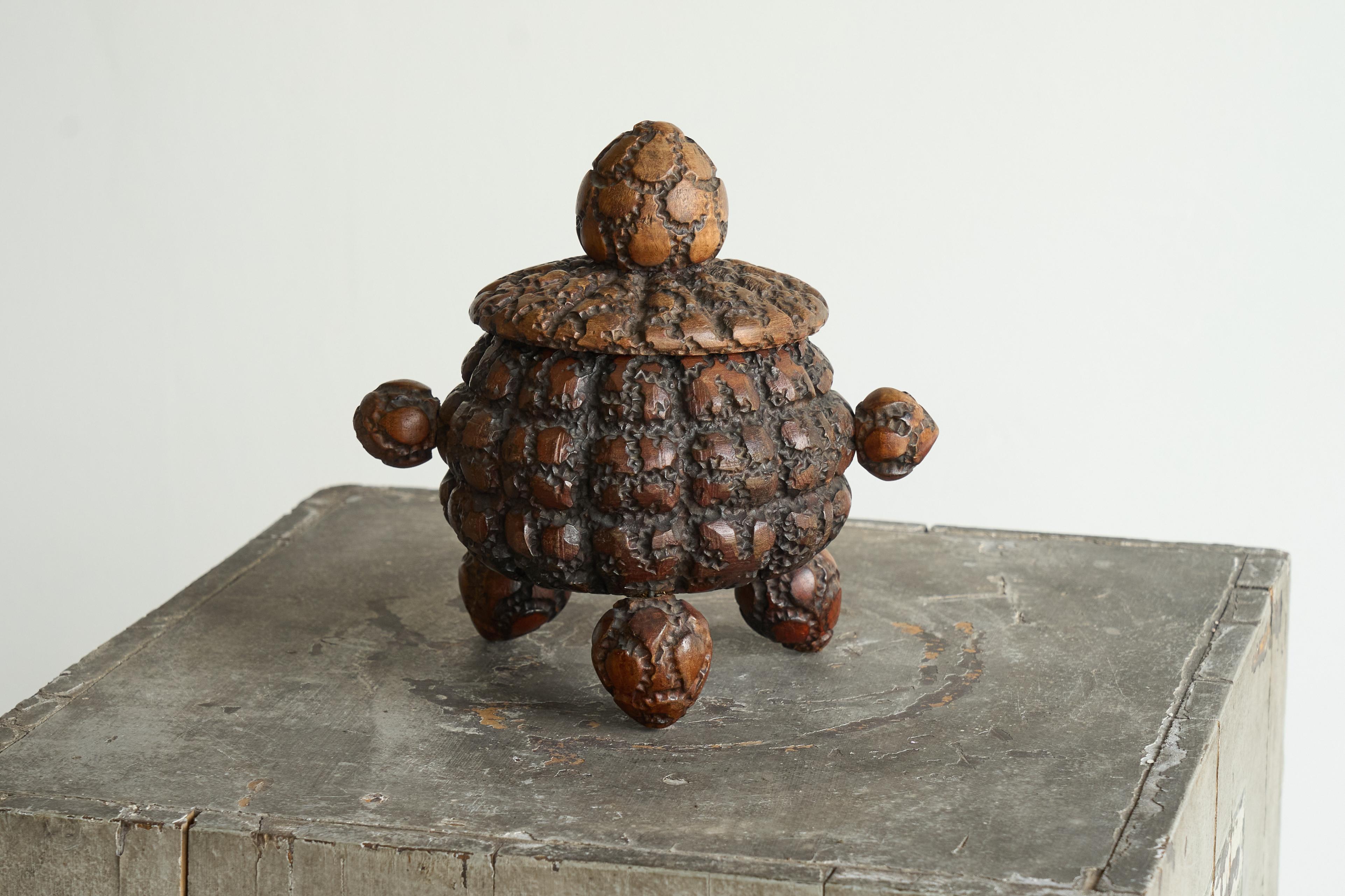 Hand-Carved Antique Folk Art Lidded Pot in Carved Wood Early 20th Century For Sale