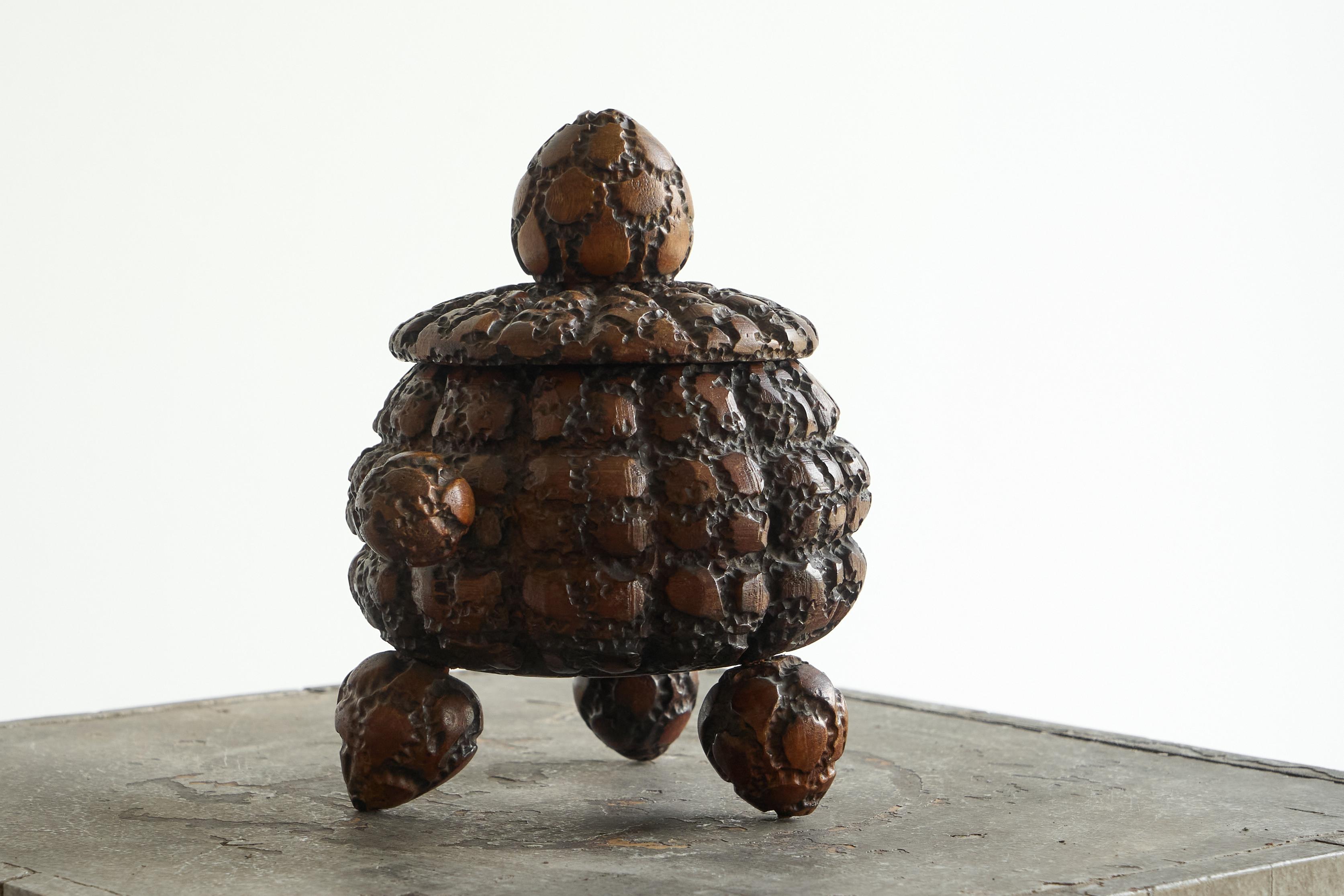 Antique Folk Art Lidded Pot in Carved Wood Early 20th Century In Good Condition For Sale In Meer, VAN