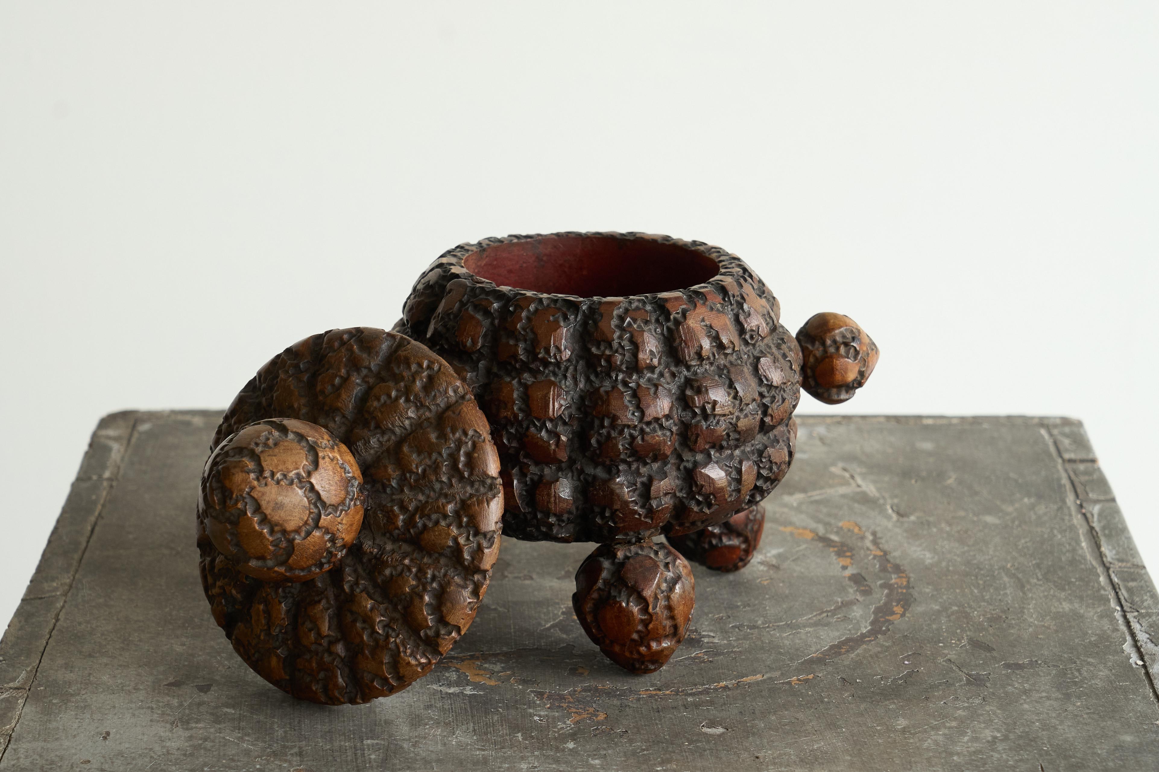 Antique Folk Art Lidded Pot in Carved Wood Early 20th Century For Sale 4