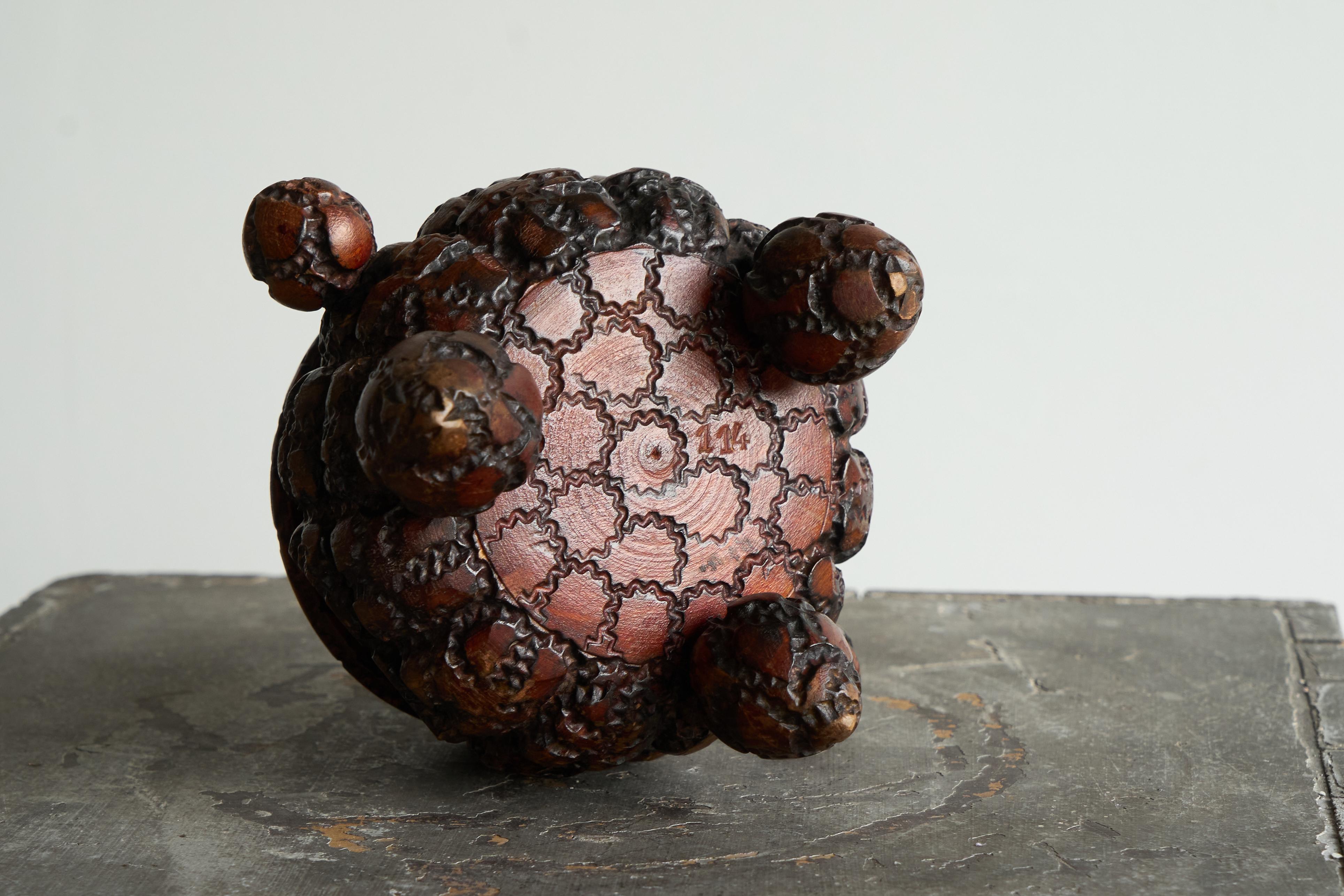 Antique Folk Art Lidded Pot in Carved Wood Early 20th Century For Sale 5