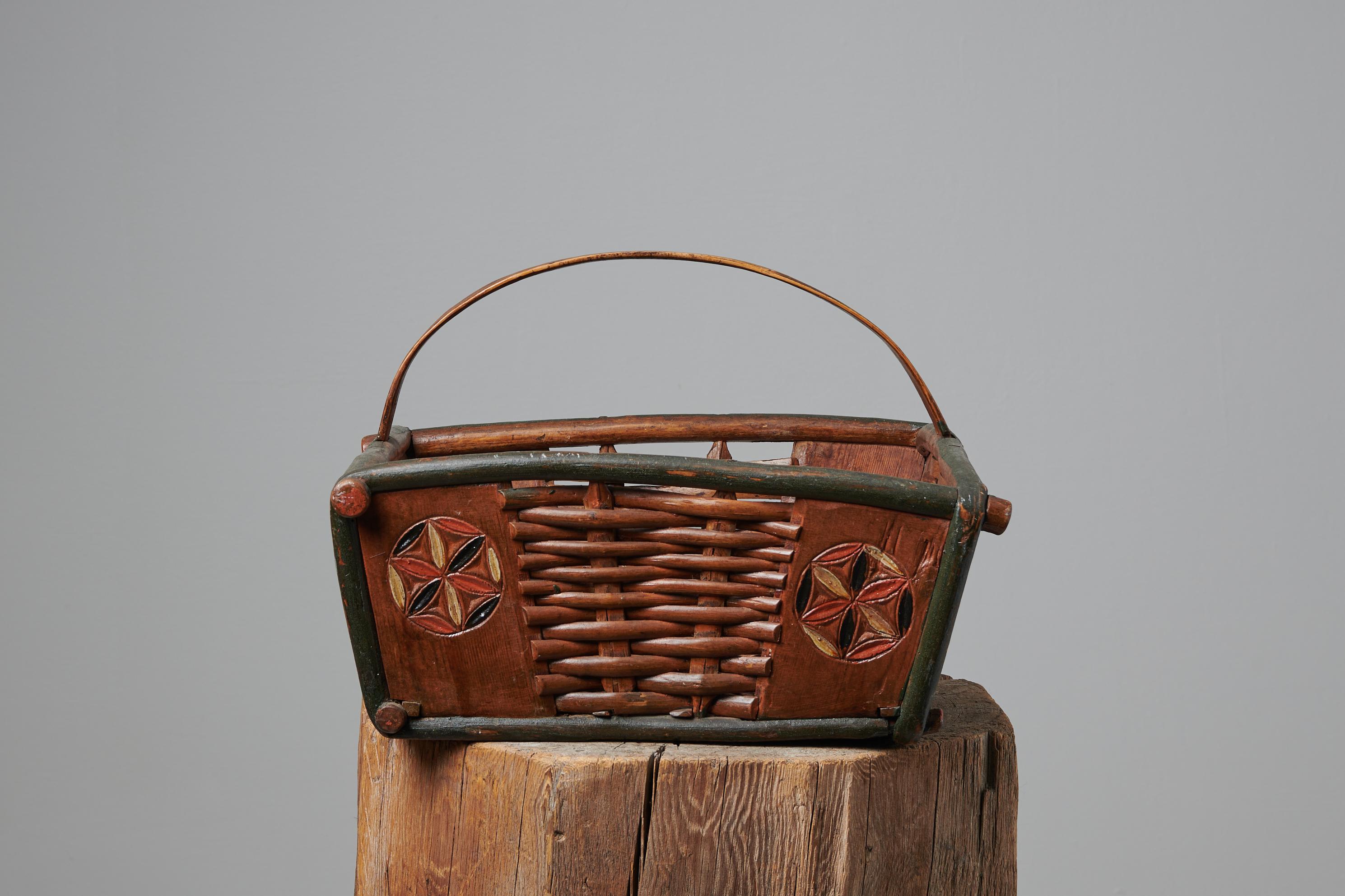 Antique Folk Art Northern Swedish Handmade Basket In Good Condition For Sale In Kramfors, SE