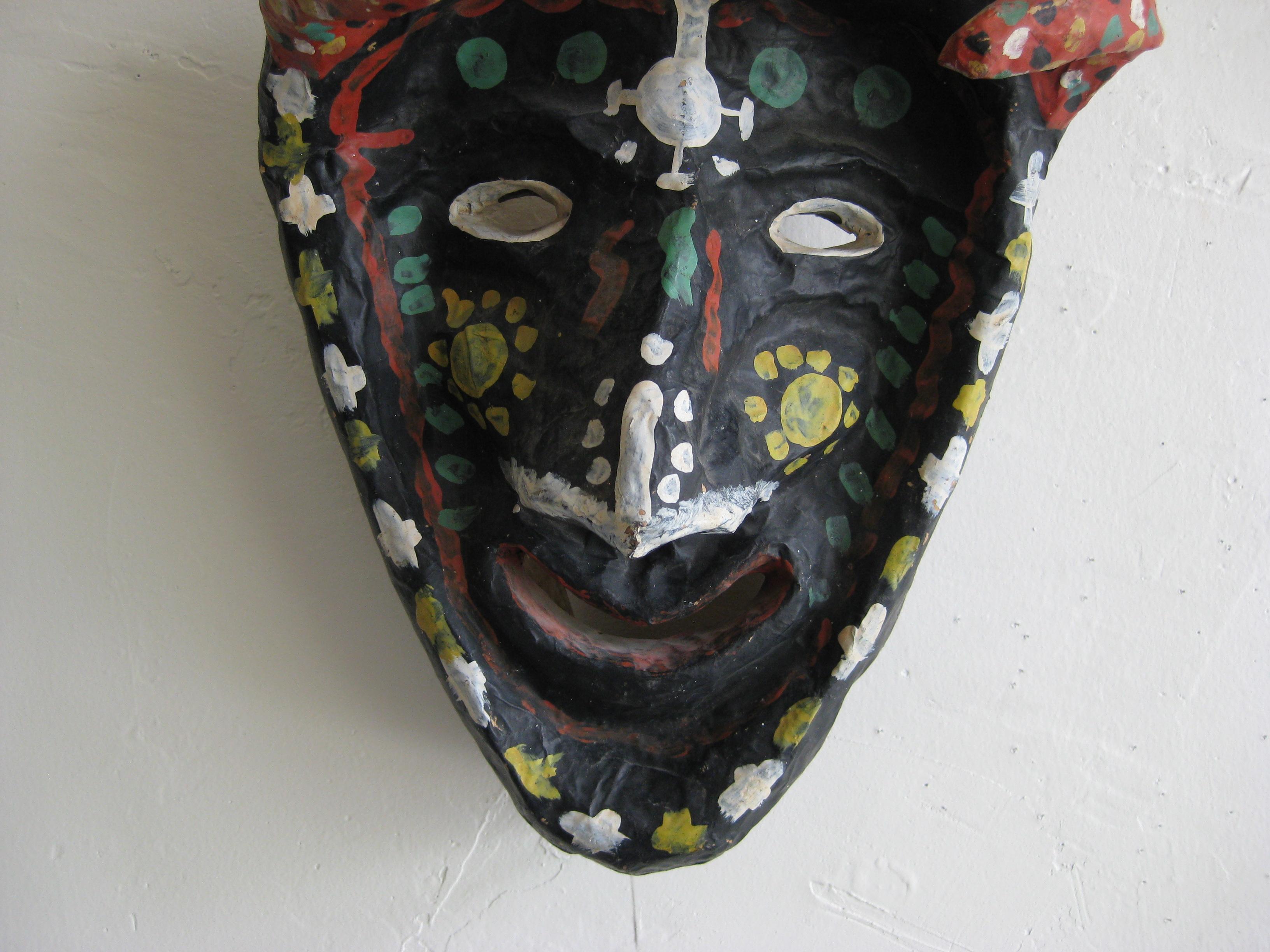 Fait main Masque de costume Voodoo d'Halloween en papier mâché d'art populaire ancien de Mardi Gras en vente