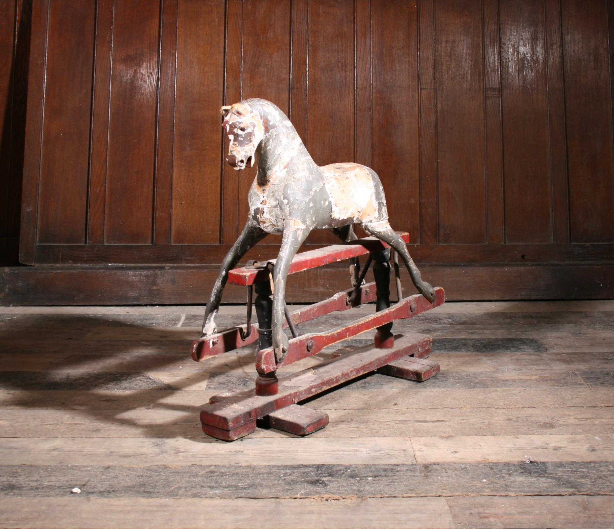 Artisanat Cheval à bascule antique d'art populaire en peinture originale en vente