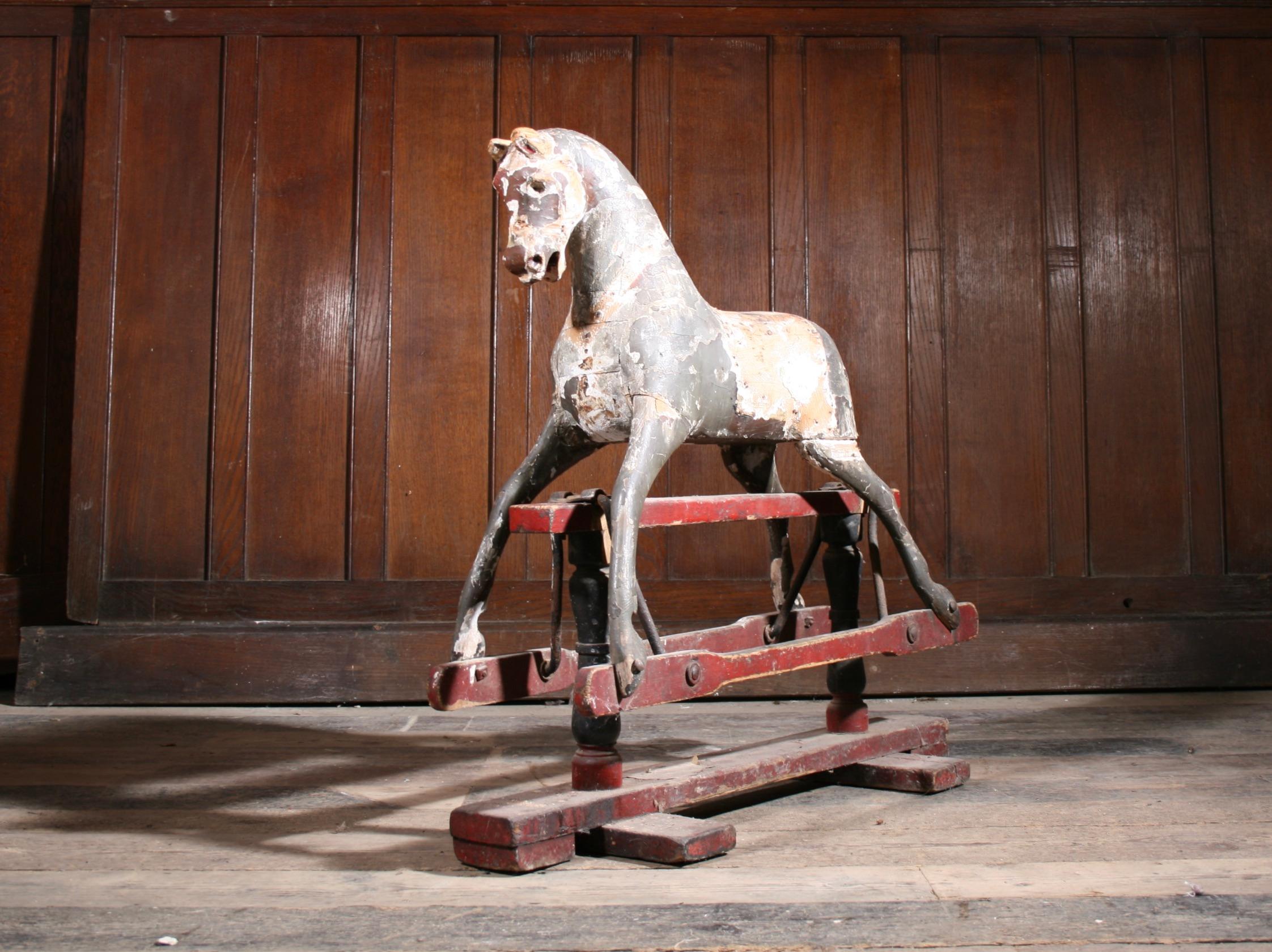 Cheval à bascule antique d'art populaire en peinture originale État moyen - En vente à Kingsbridge, GB