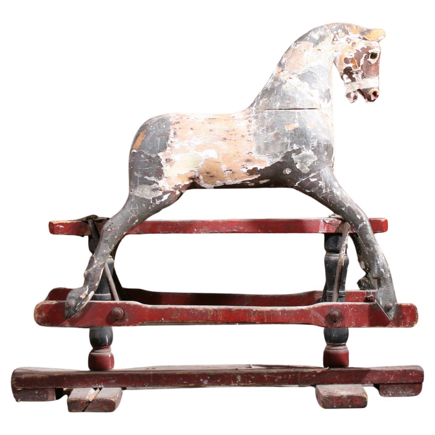 Cheval à bascule antique d'art populaire en peinture originale en vente