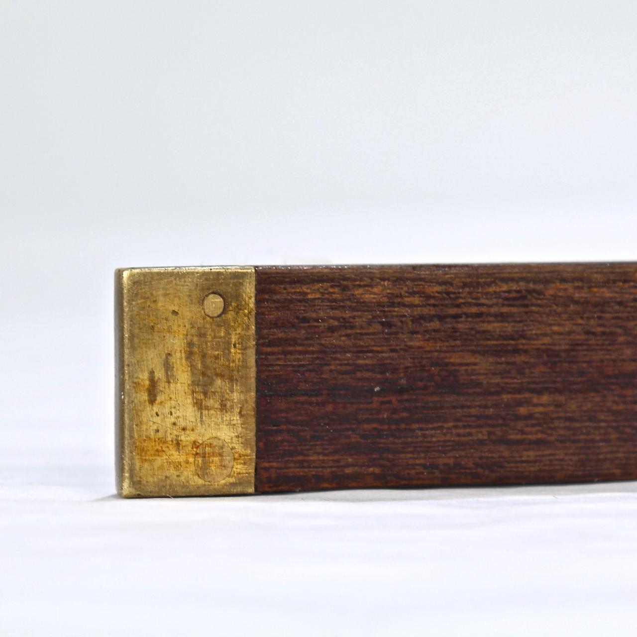 Récipient en bois de rose avec incrustation en laiton d'art populaire ancien pour confectionner des robes 5