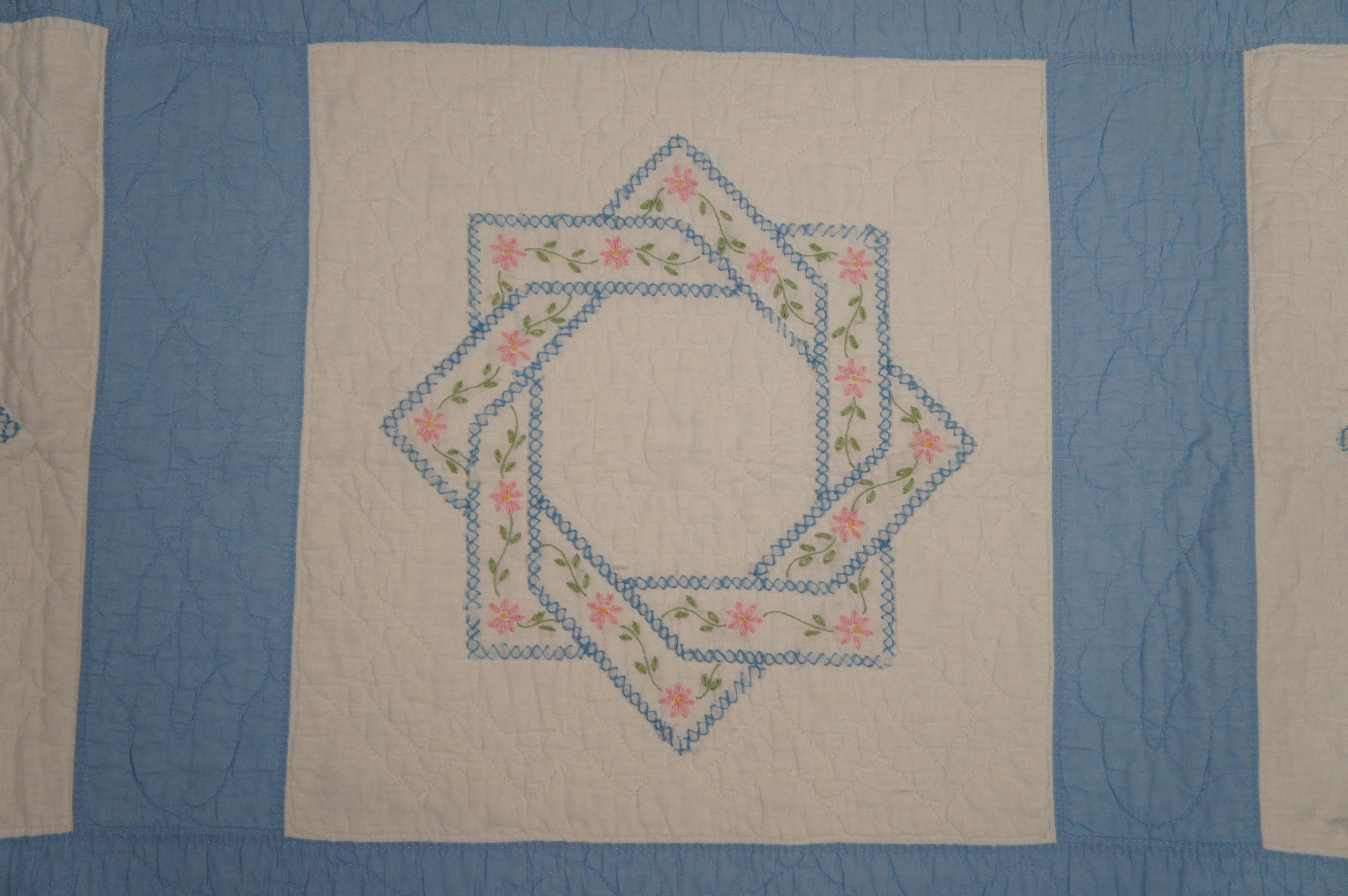 Antique Folk Art Stitched Woven Floral Labyrinth Star Sawtooth Quilt Blanket In Good Condition For Sale In Dayton, OH
