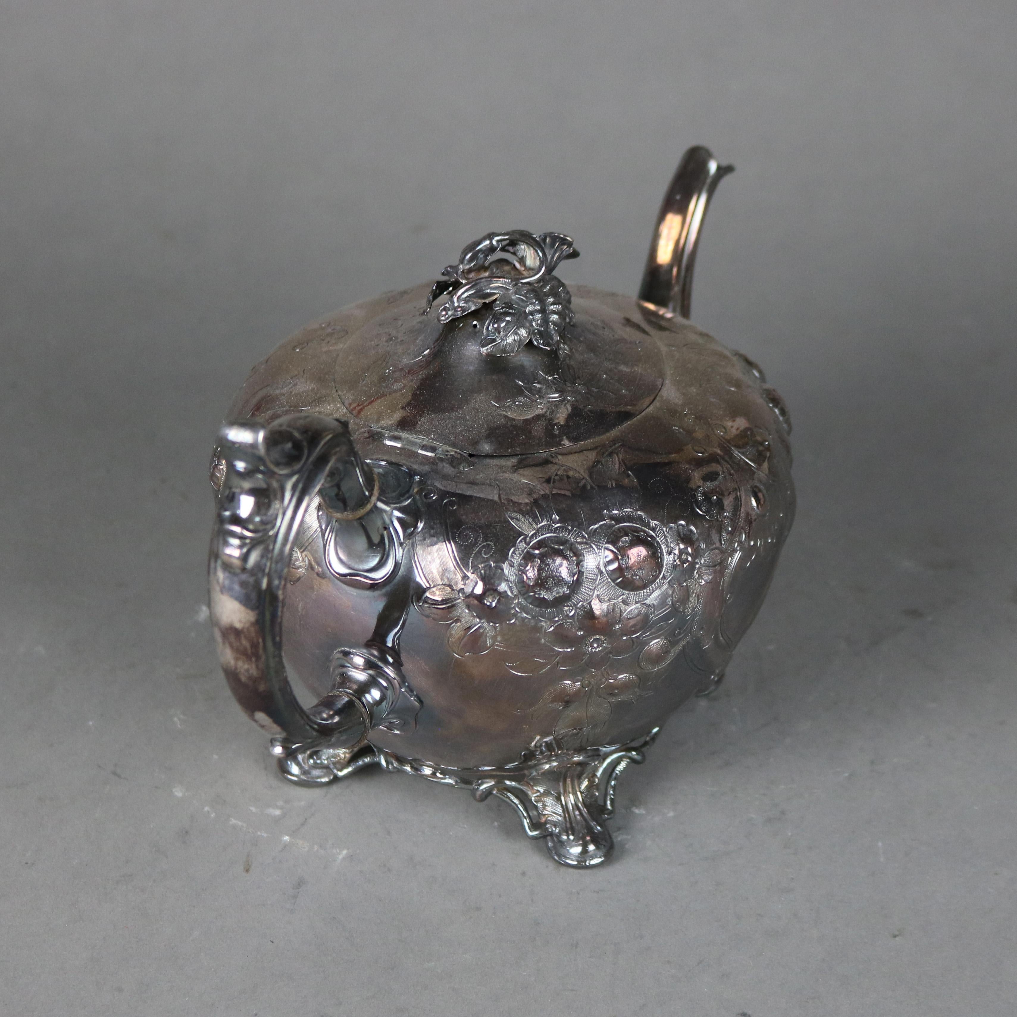 Théière ancienne sur pied en métal argenté C1890 Bon état - En vente à Big Flats, NY