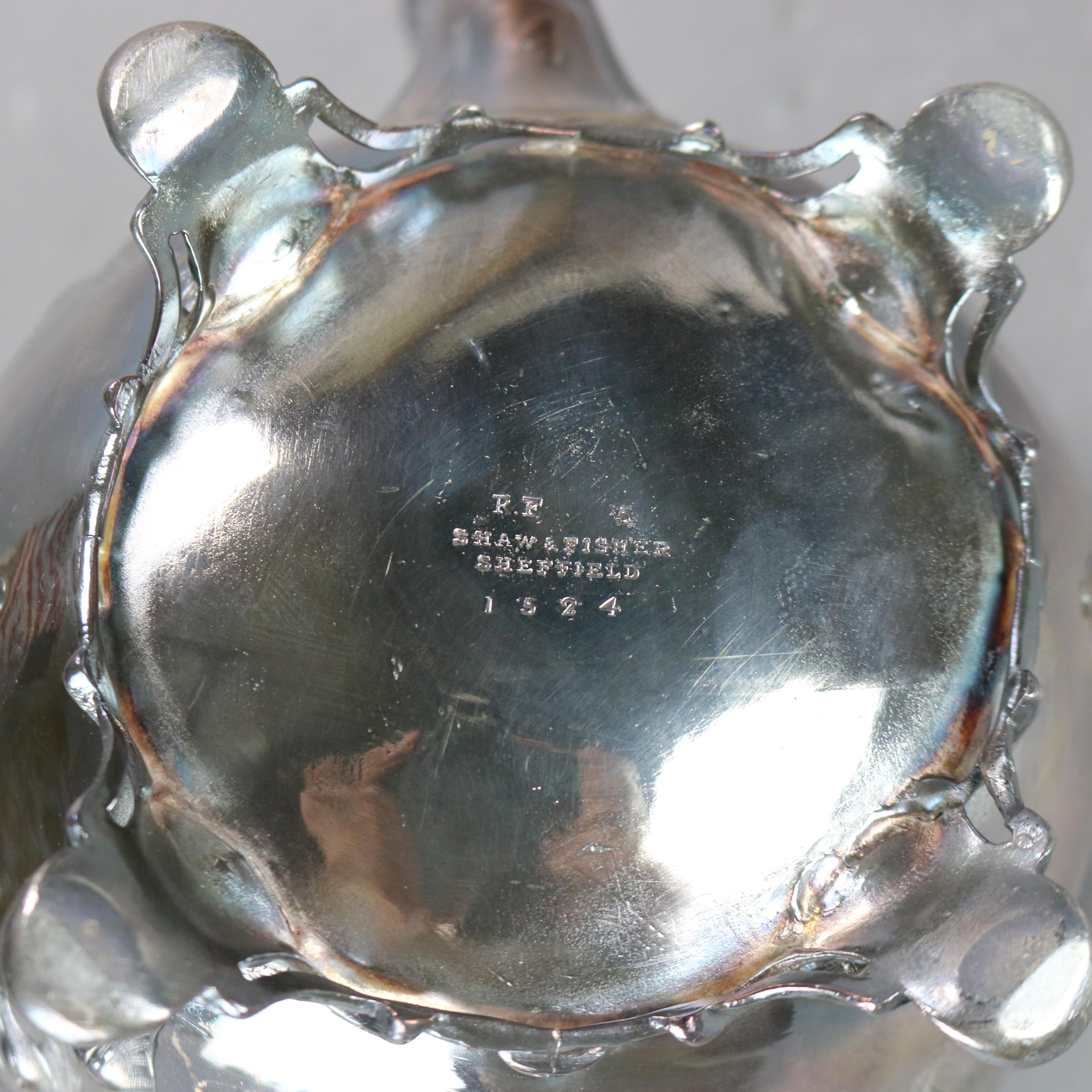 Plaqué argent Théière ancienne sur pied en métal argenté C1890 en vente