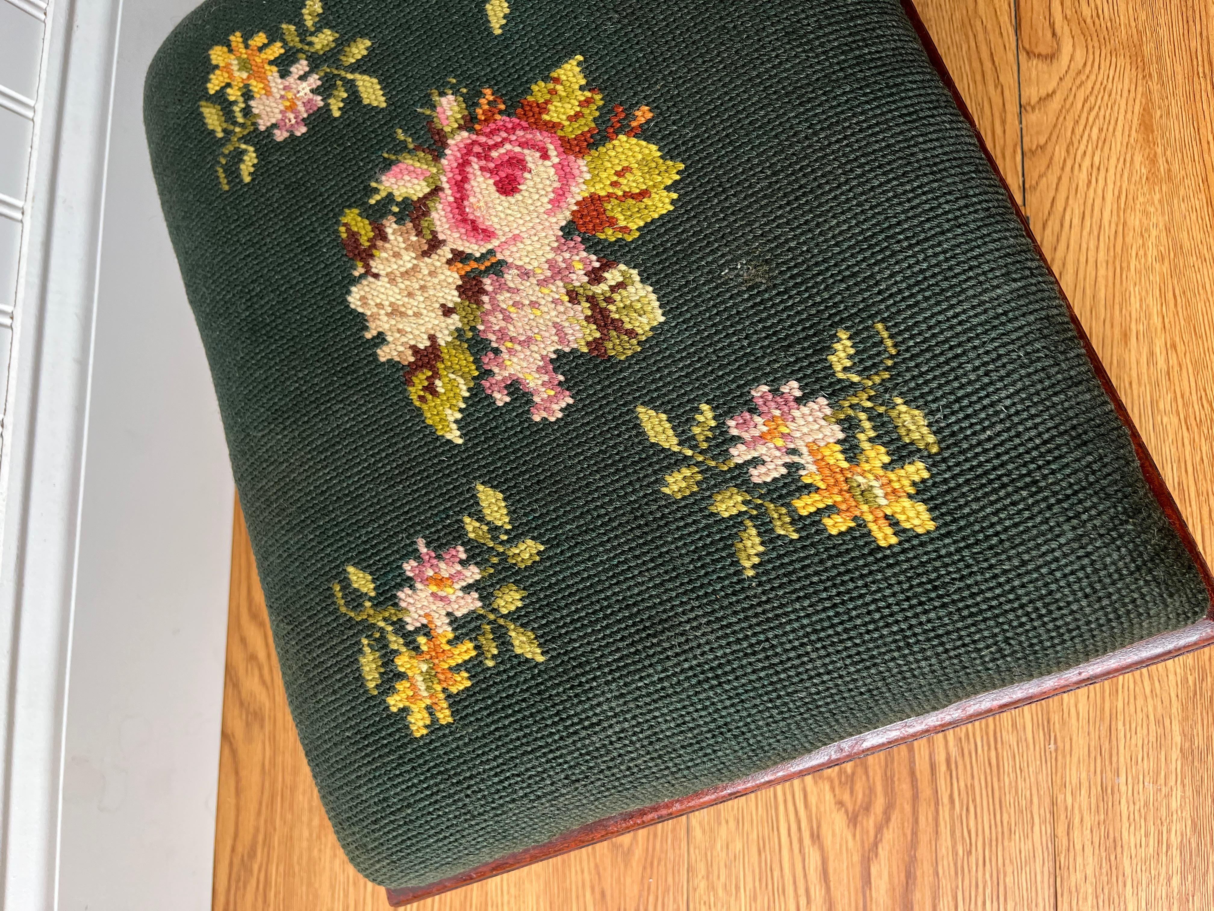 Antique Footstool circa 1880s Hand Needlepoint Floral Tapestry + Carved Wood Foo Estadounidense en venta