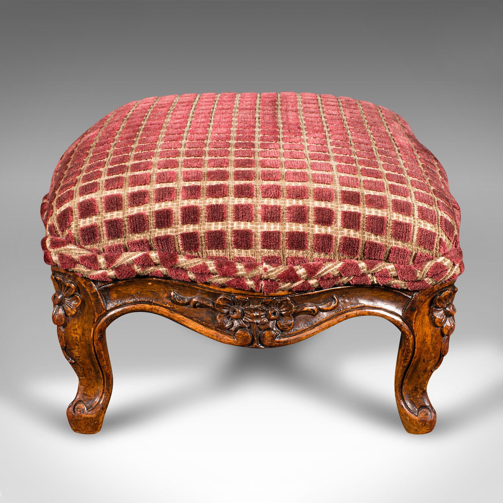 Antiker Fußhocker, englisch, Nussbaum, Textil, Schlafzimmer, Loungehocker, viktorianisch (Frühviktorianisch) im Angebot