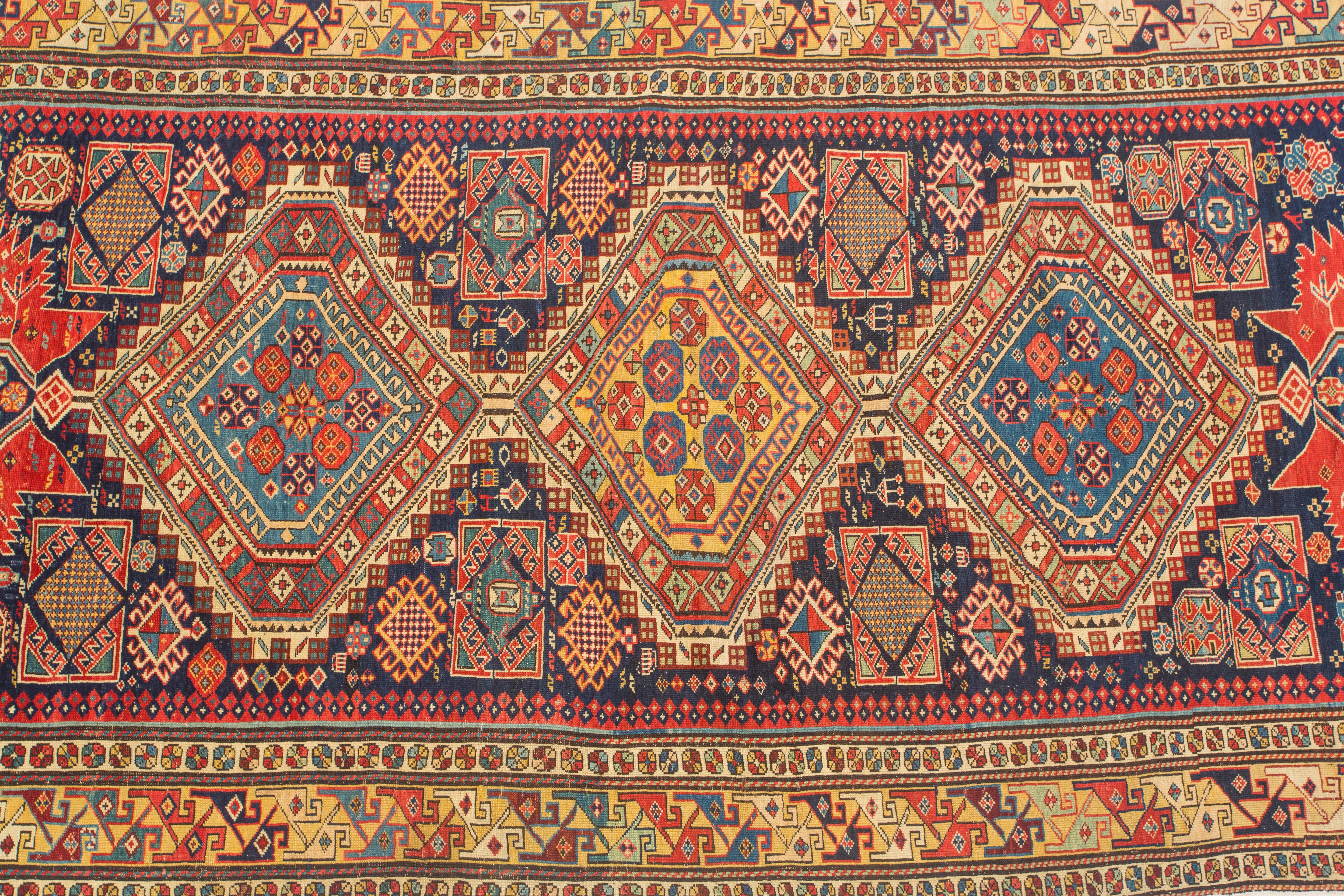 Tissage Tapis caucasien ancien Shirvan de 1880. rare, excellent état  en vente