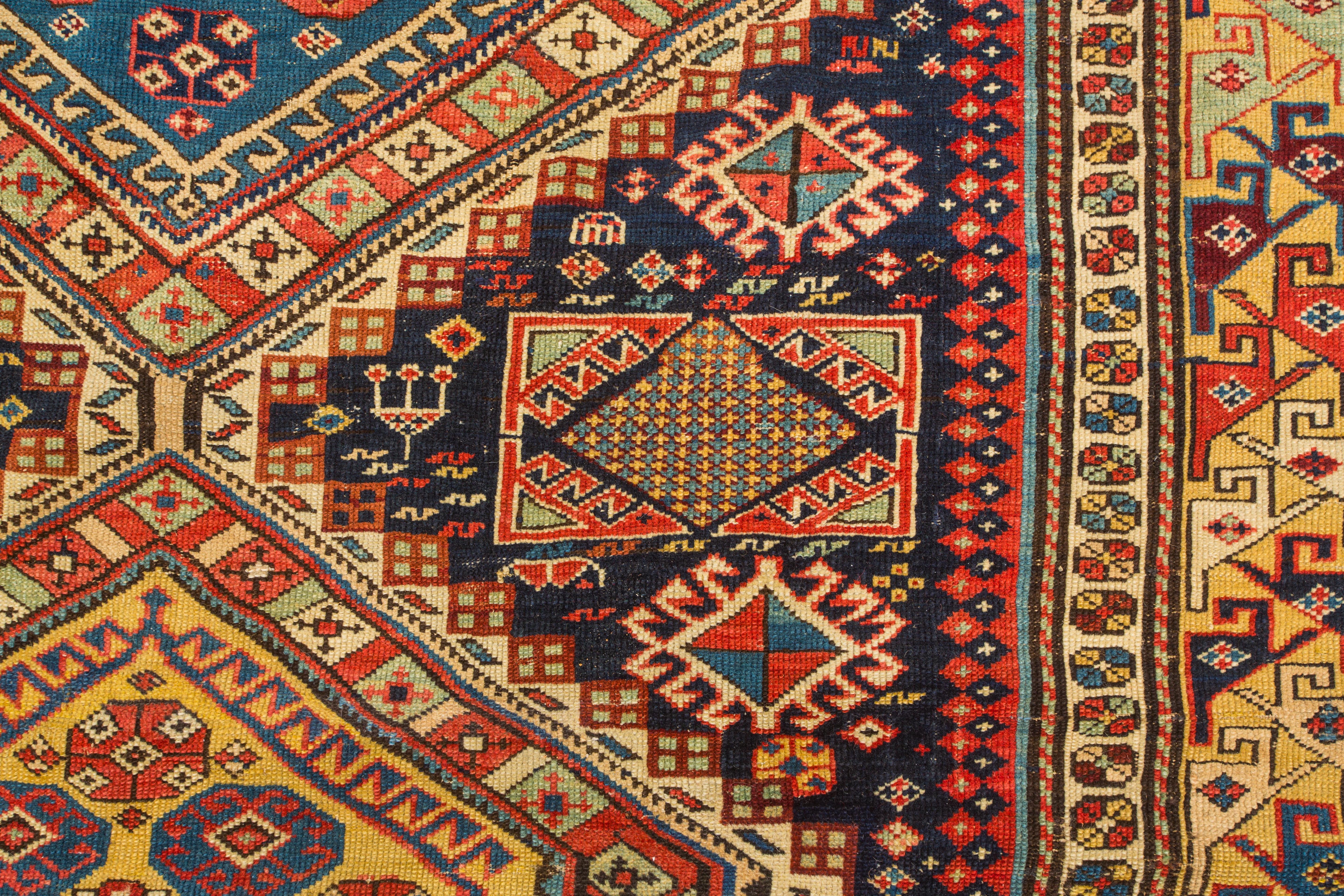 Antiker kaukasischer Shirvan-Teppich aus dem Jahr 1880, selten, ausgezeichneter Zustand  (Spätes 19. Jahrhundert) im Angebot