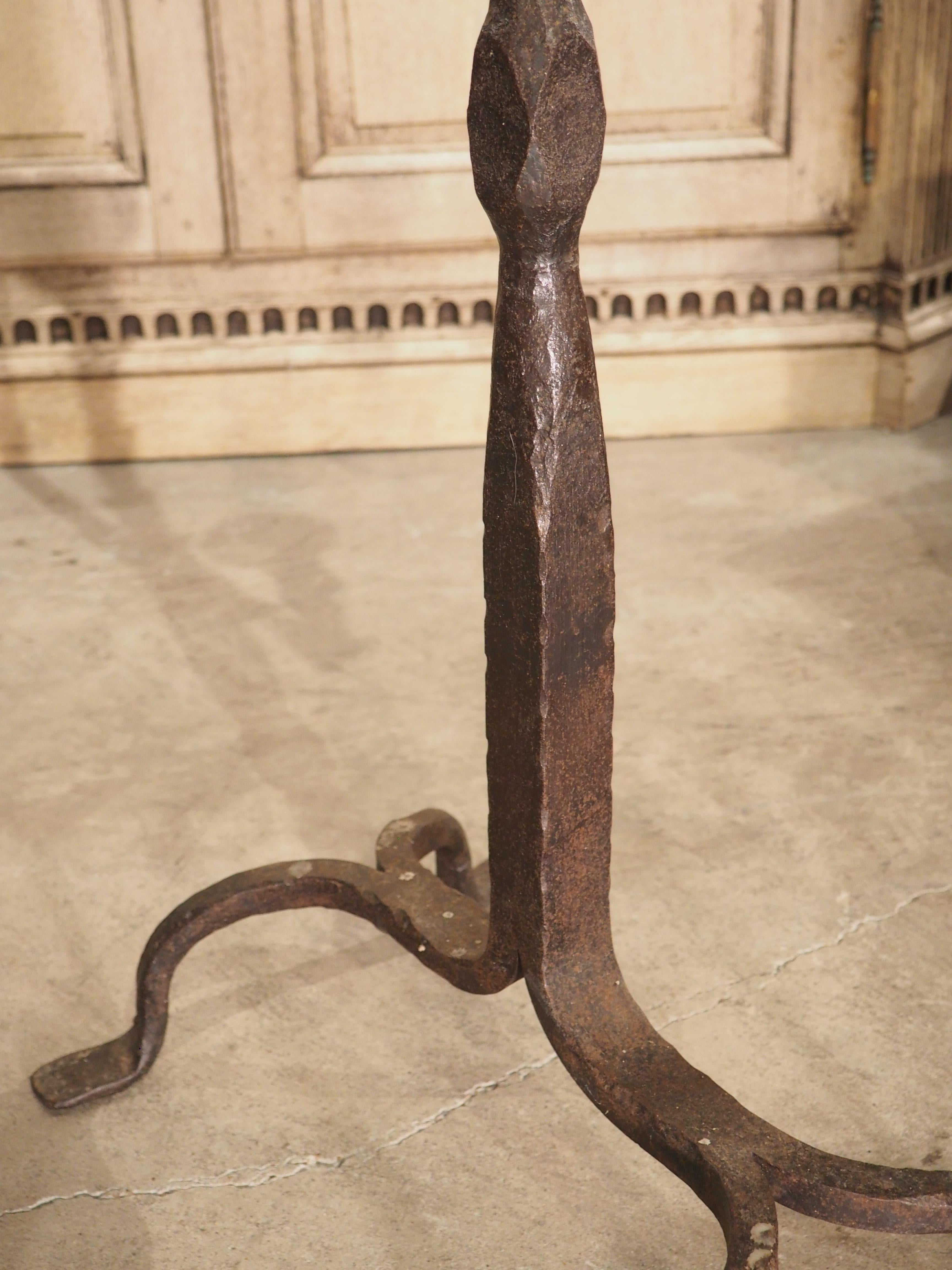 Antiker antiker geschmiedeter Eisenkandelaber Fackel aus Spanien, um 1900 im Angebot 5