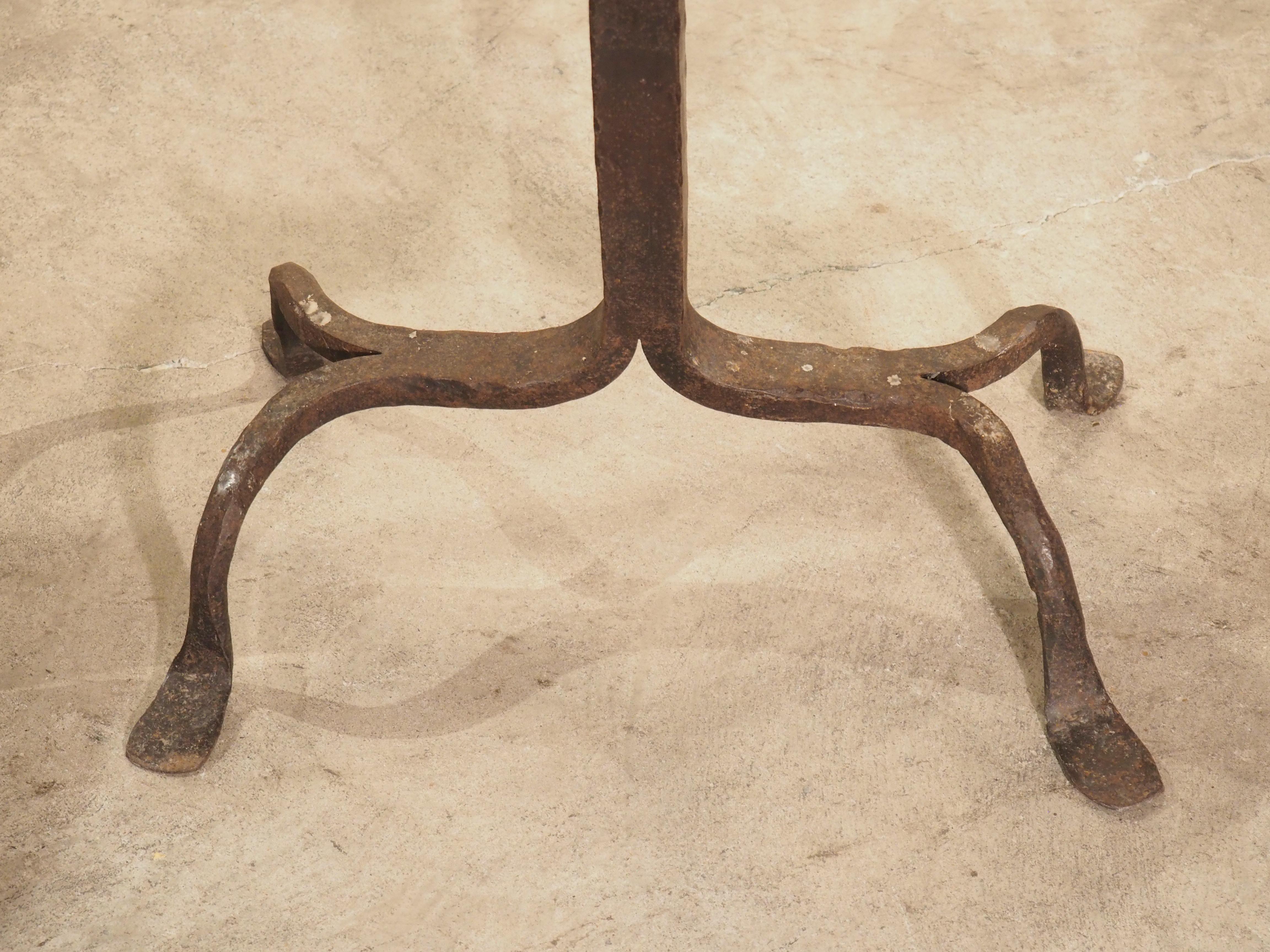 Antiker antiker geschmiedeter Eisenkandelaber Fackel aus Spanien, um 1900 im Angebot 7