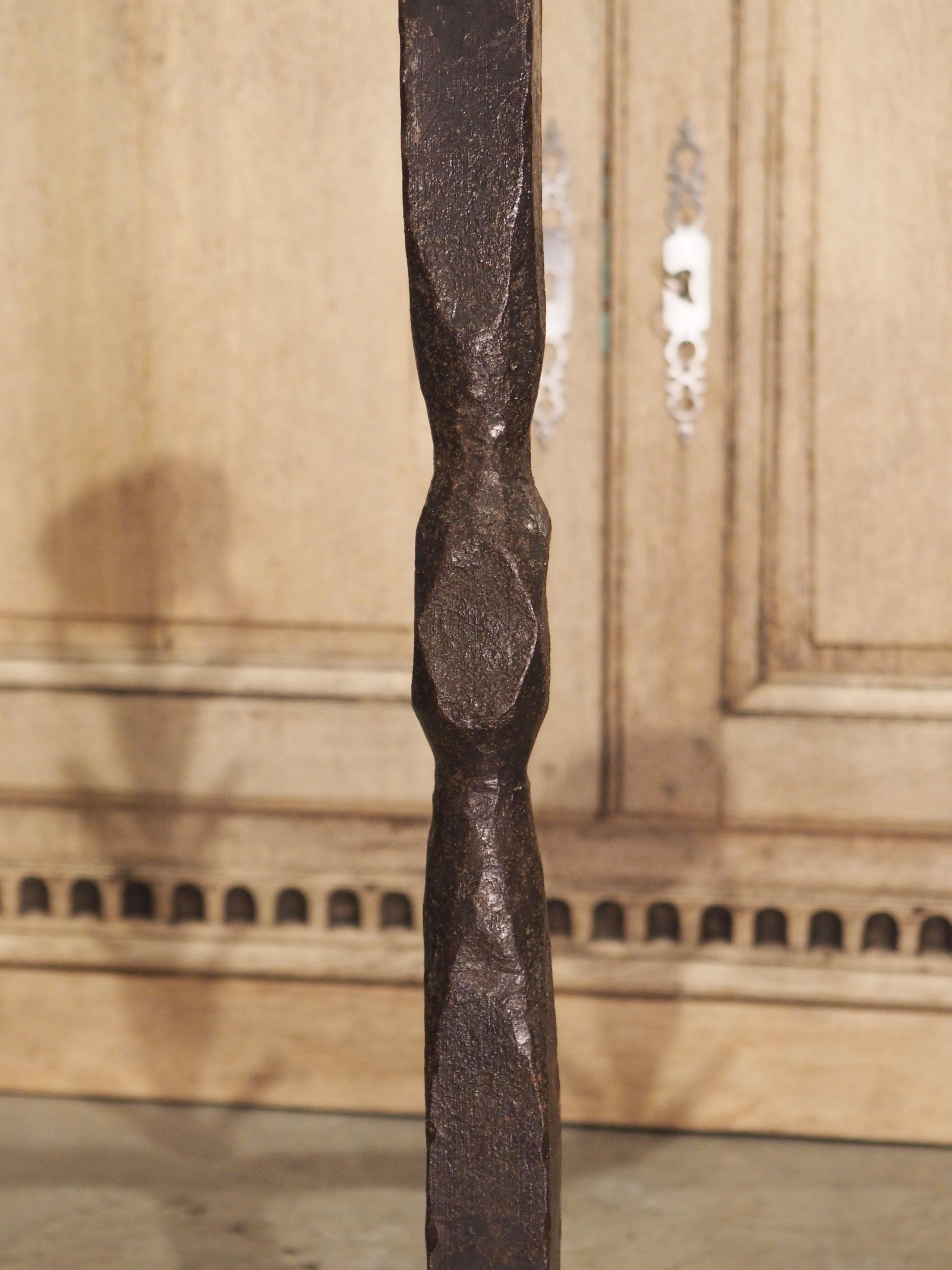 Antiker antiker geschmiedeter Eisenkandelaber Fackel aus Spanien, um 1900 im Zustand „Gut“ im Angebot in Dallas, TX