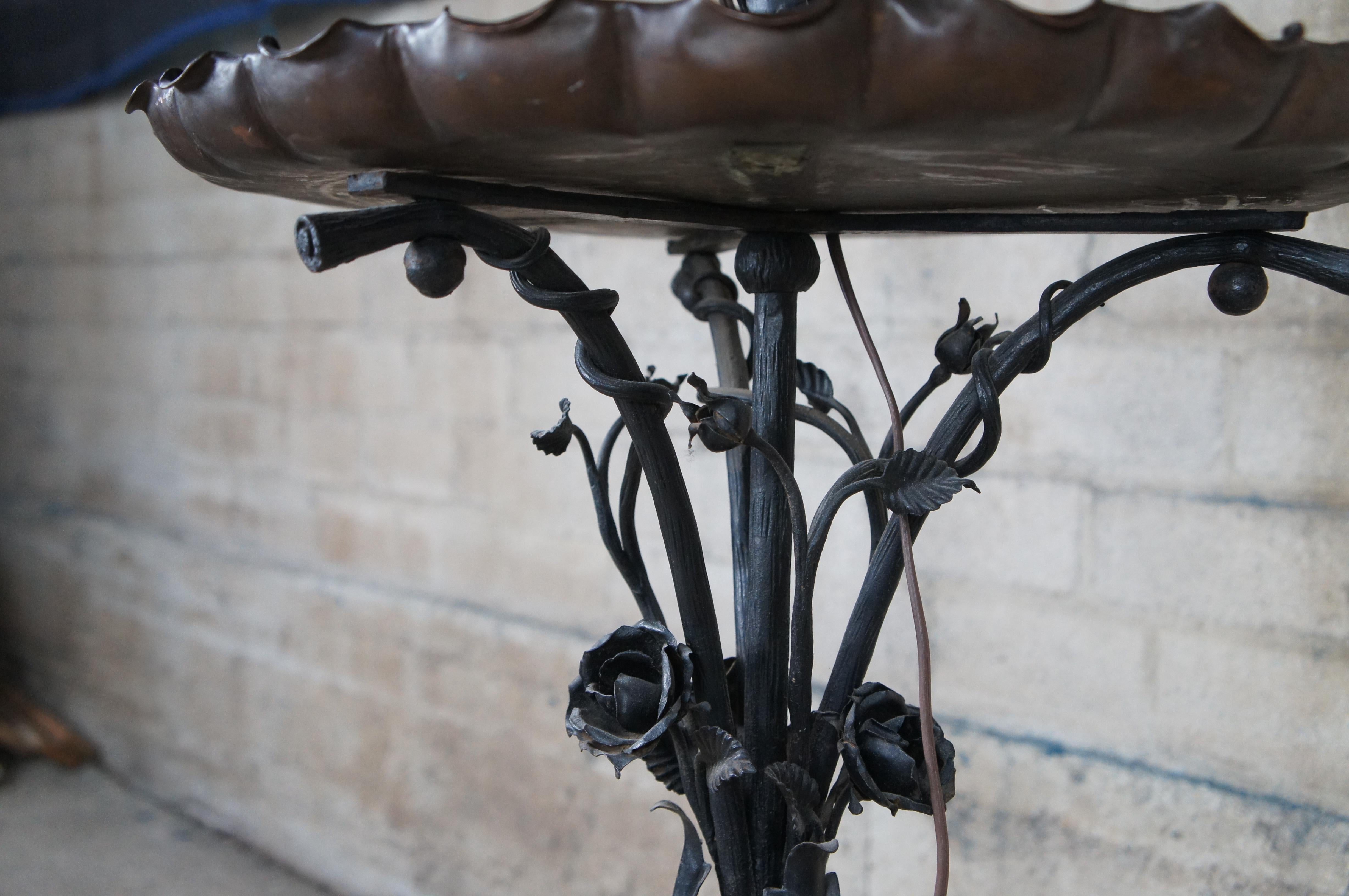 Ancienne lampe de table à trois pieds en fer forgé rose Lampadaire à huile Lampadaire 74 po en vente 7