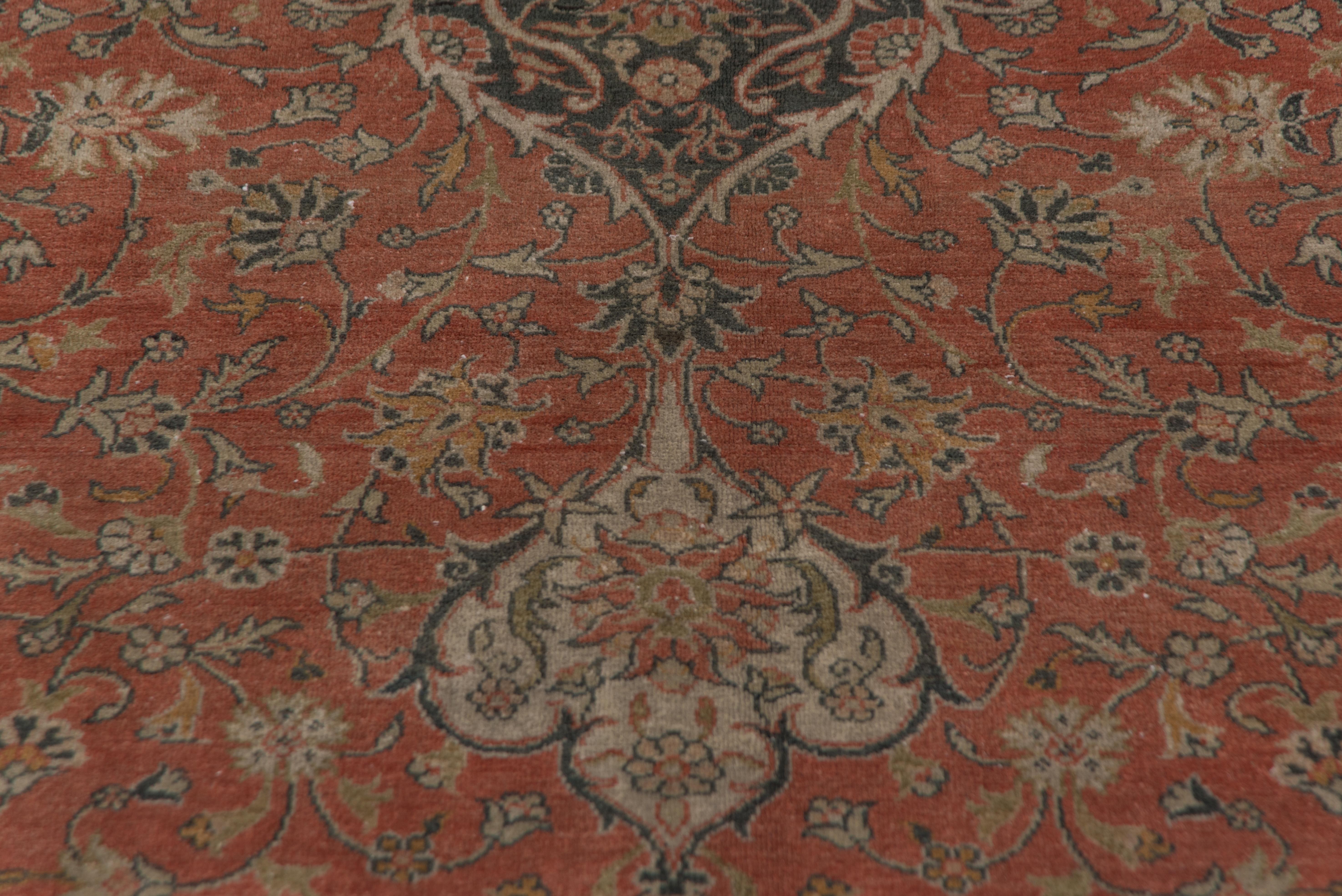 Alfombra formal antigua de Sivas, hacia 1930 Otro