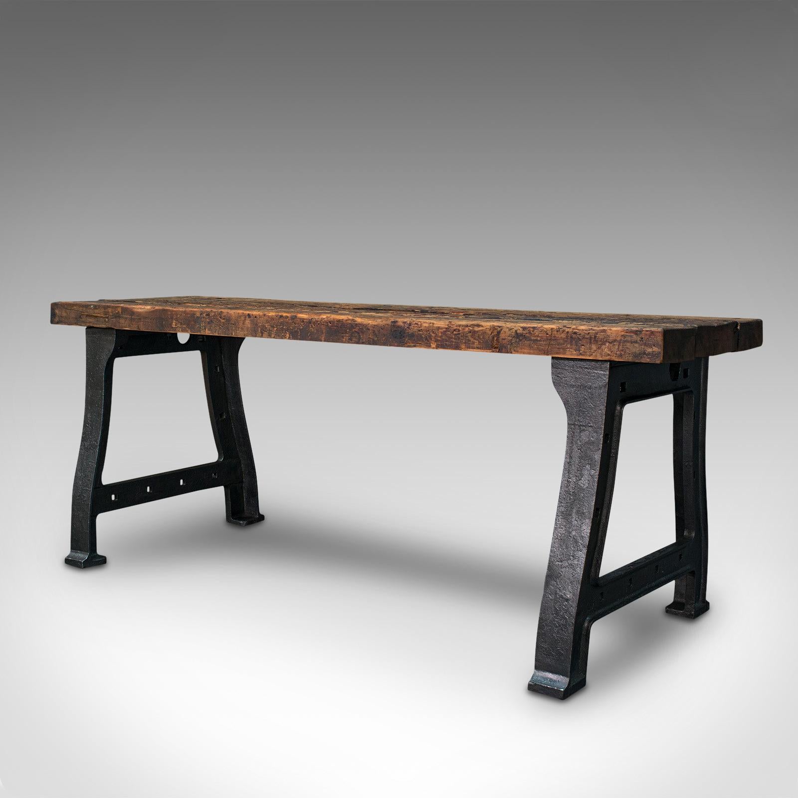 Victorien Table de fonderie ancienne anglaise, pin, fer, lourde, goût industriel, victorienne en vente