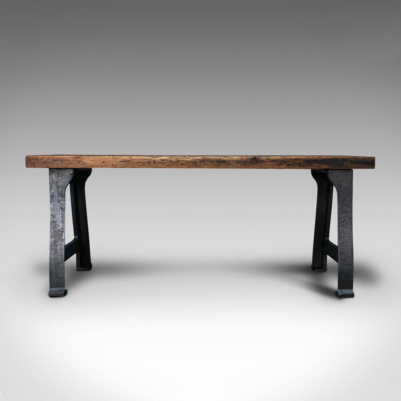 XIXe siècle Table de fonderie ancienne anglaise, pin, fer, lourde, goût industriel, victorienne en vente