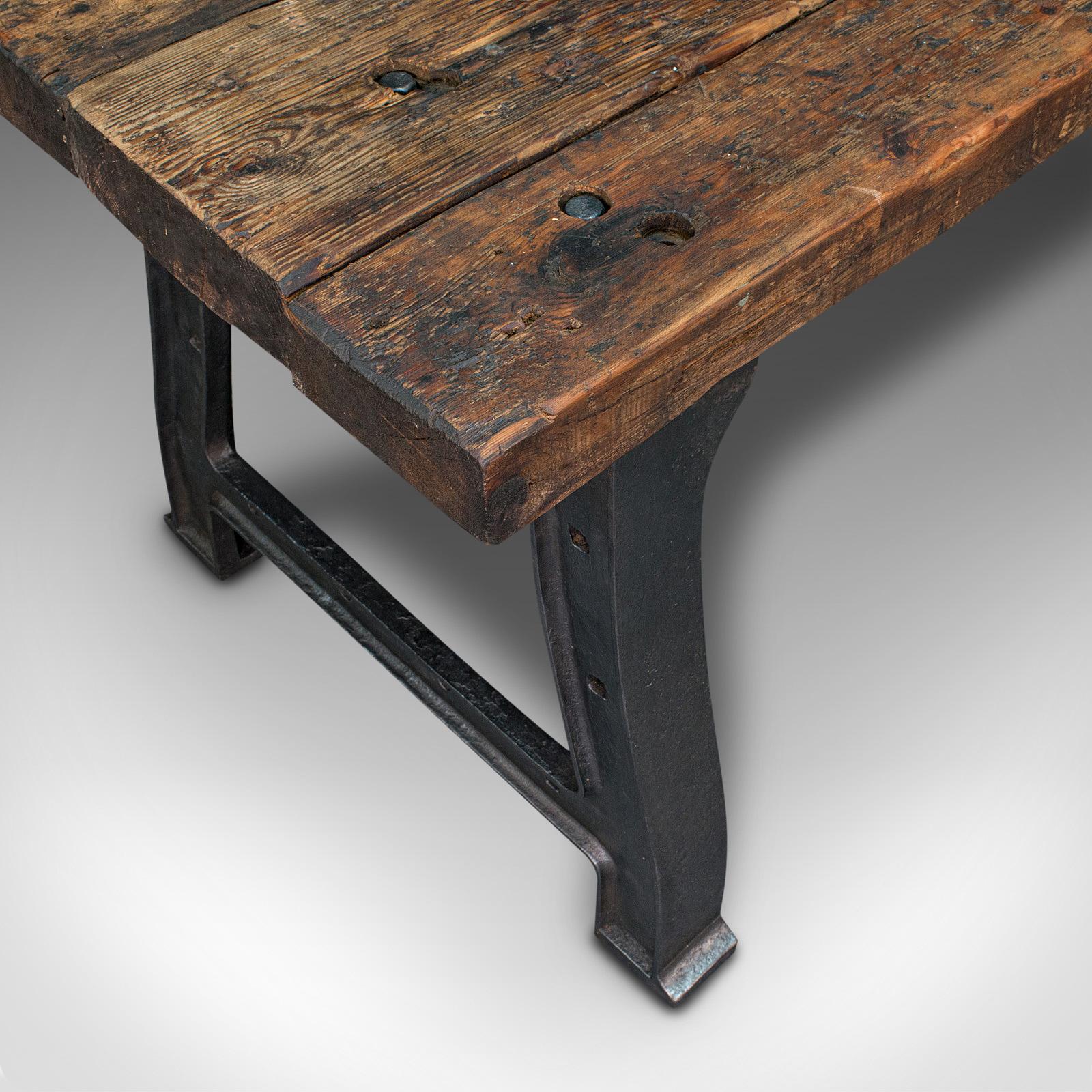 Table de fonderie ancienne anglaise, pin, fer, lourde, goût industriel, victorienne en vente 1