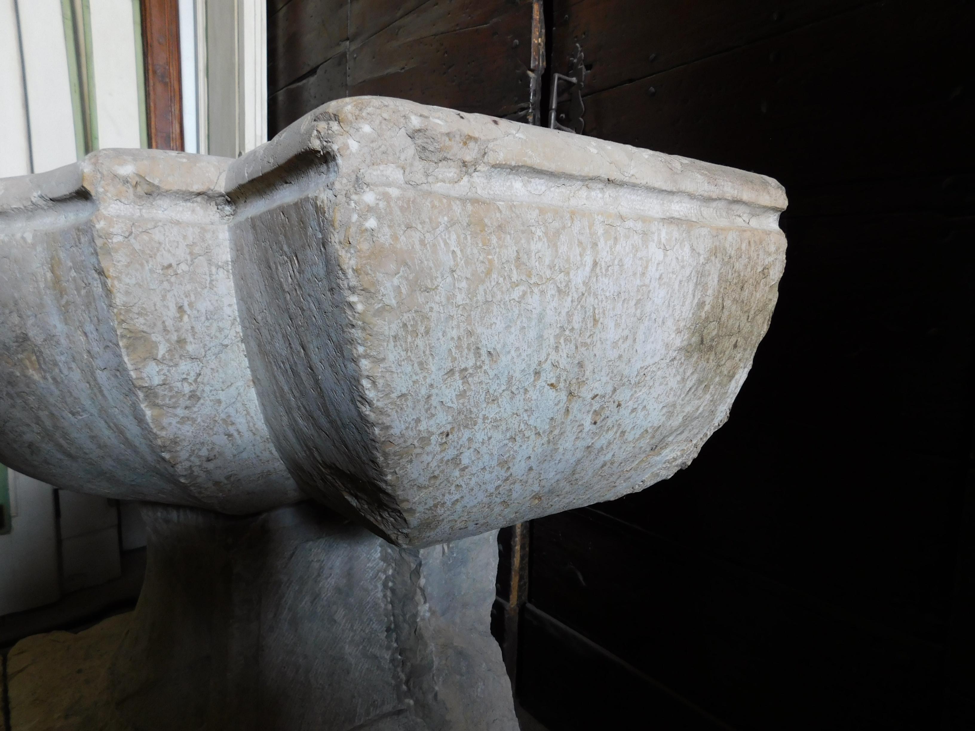 Bassin de fontaine antique en marbre rose avec mascaron, '700 Italie en vente 7