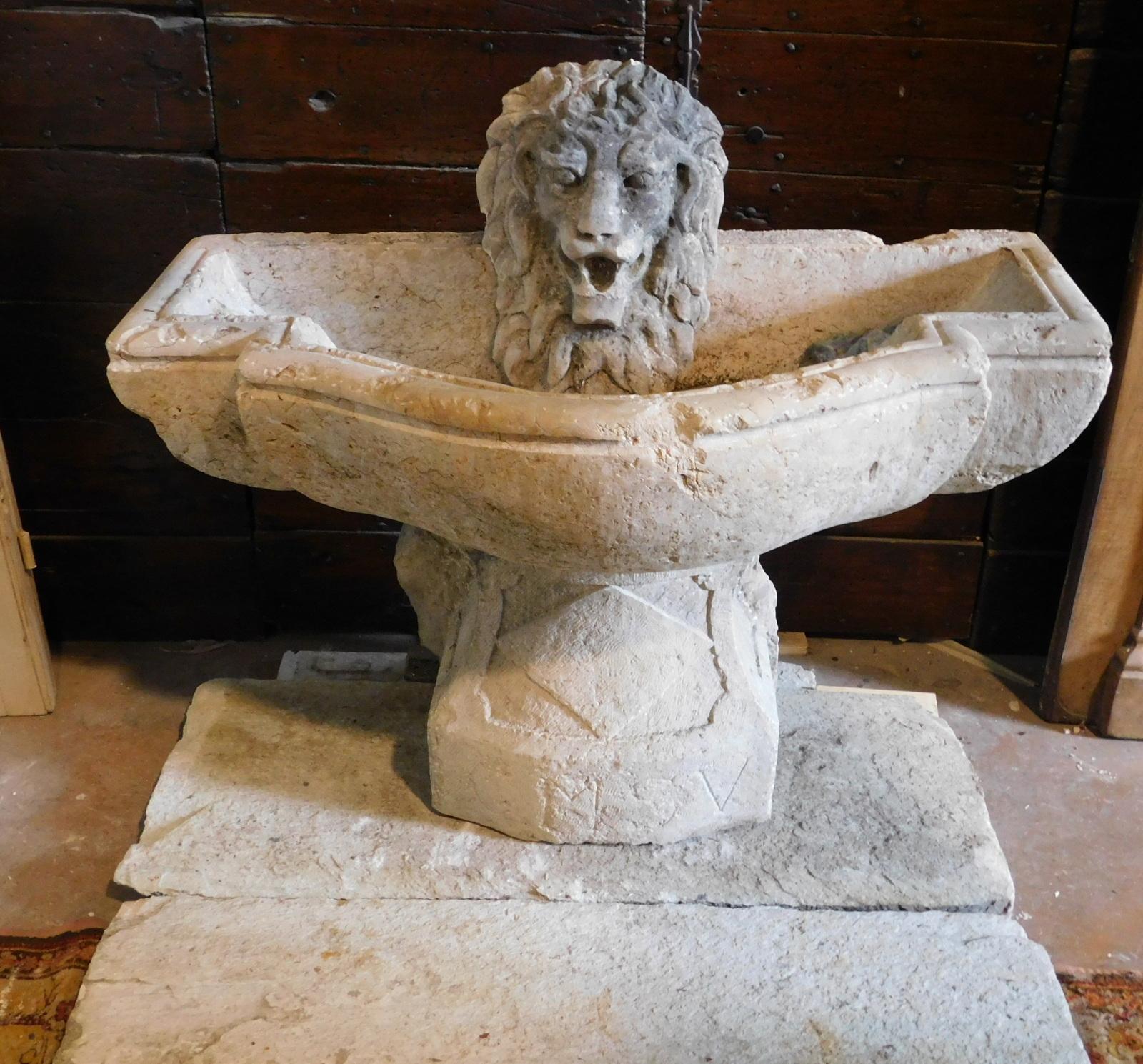 Ancient fountain tub in pink marble, complete with an artificial stone mask in the shape of a lion's face, the base is not included because it is not original. Beautiful, carved in the base, in easily cleanable marble and with a coat of wax, it will