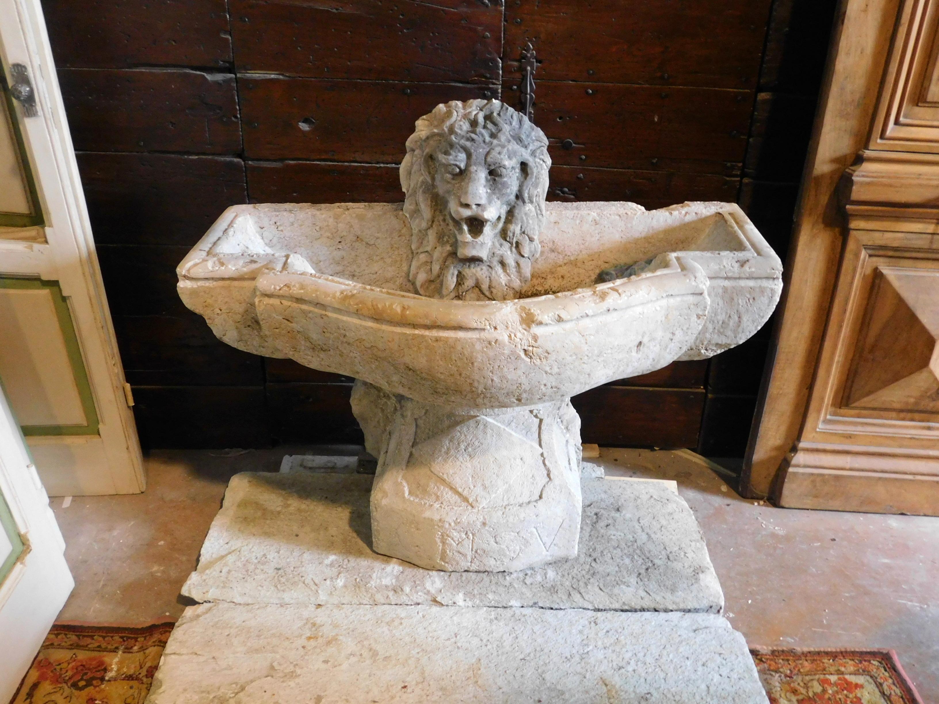 Sculpté à la main Bassin de fontaine antique en marbre rose avec mascaron, '700 Italie en vente