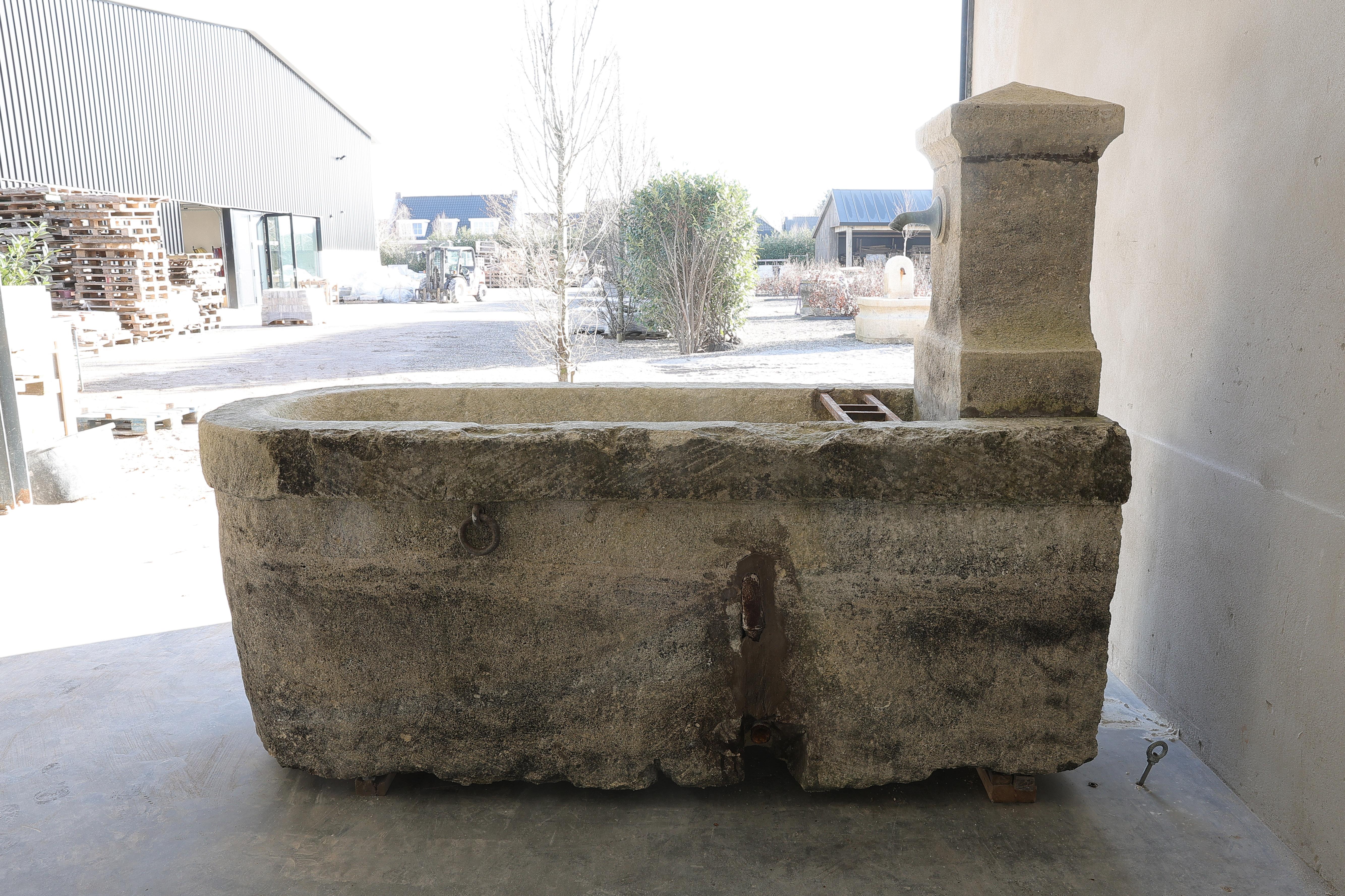 Antique Fountain from the 18th Century of French Limestone In Good Condition In Made, NL