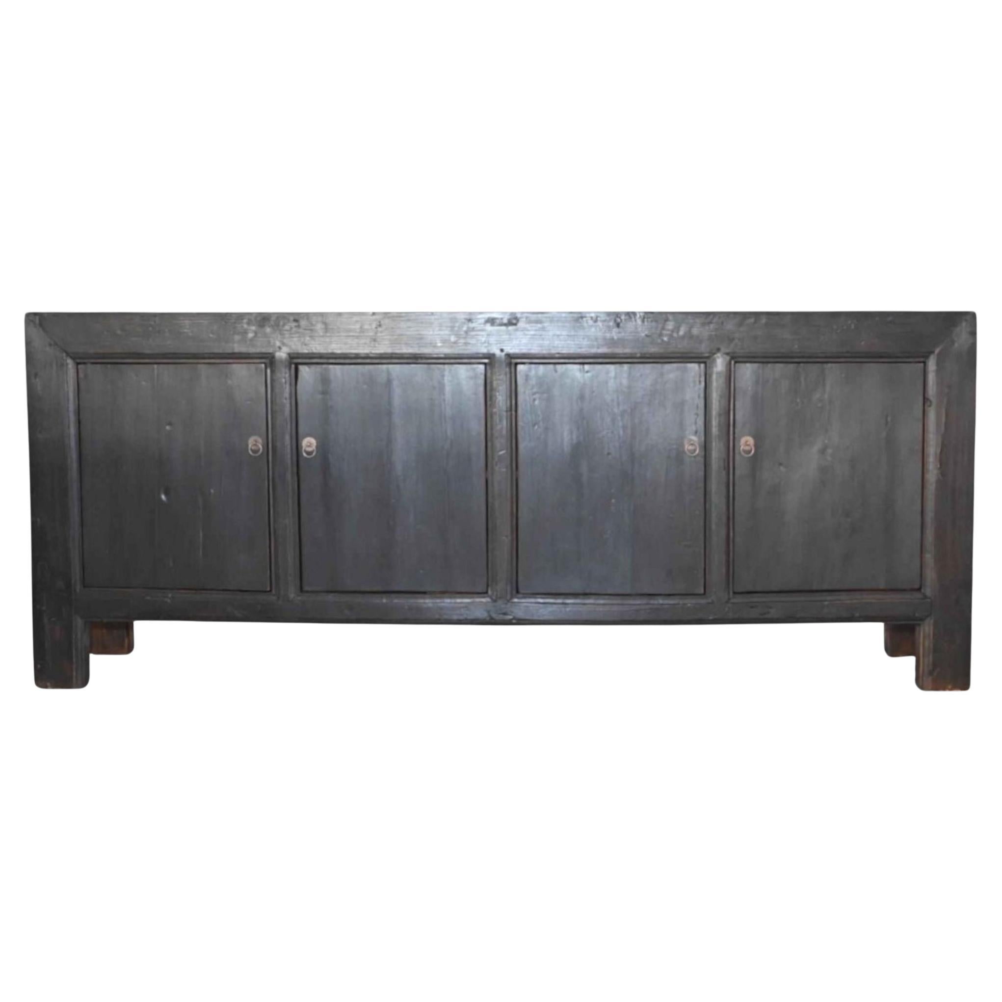 Buffet ancien à quatre portes en orme noirci, Shanxi, Chine, vers les années 1930 en vente