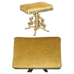 Antiquities tabouret ITALIEN EN BRONZE DORE A QUATRE DRAGONS CIRCA 1860 HAUTEMENT DECORATIF