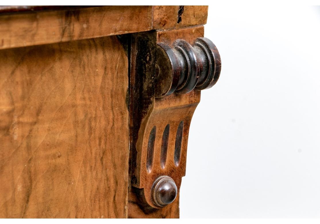 Antike vier Schubladen Nussbaum Wurzelholz Kommode für die Restaurierung im Angebot 10