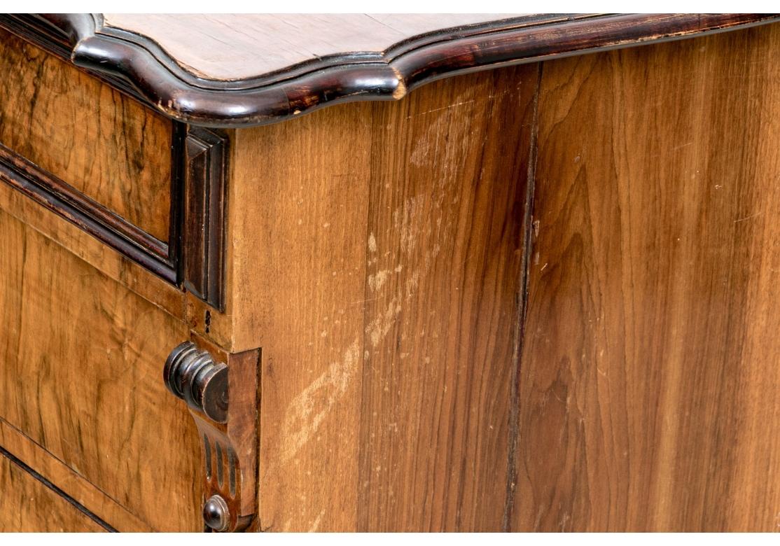 Antike vier Schubladen Nussbaum Wurzelholz Kommode für die Restaurierung im Angebot 11