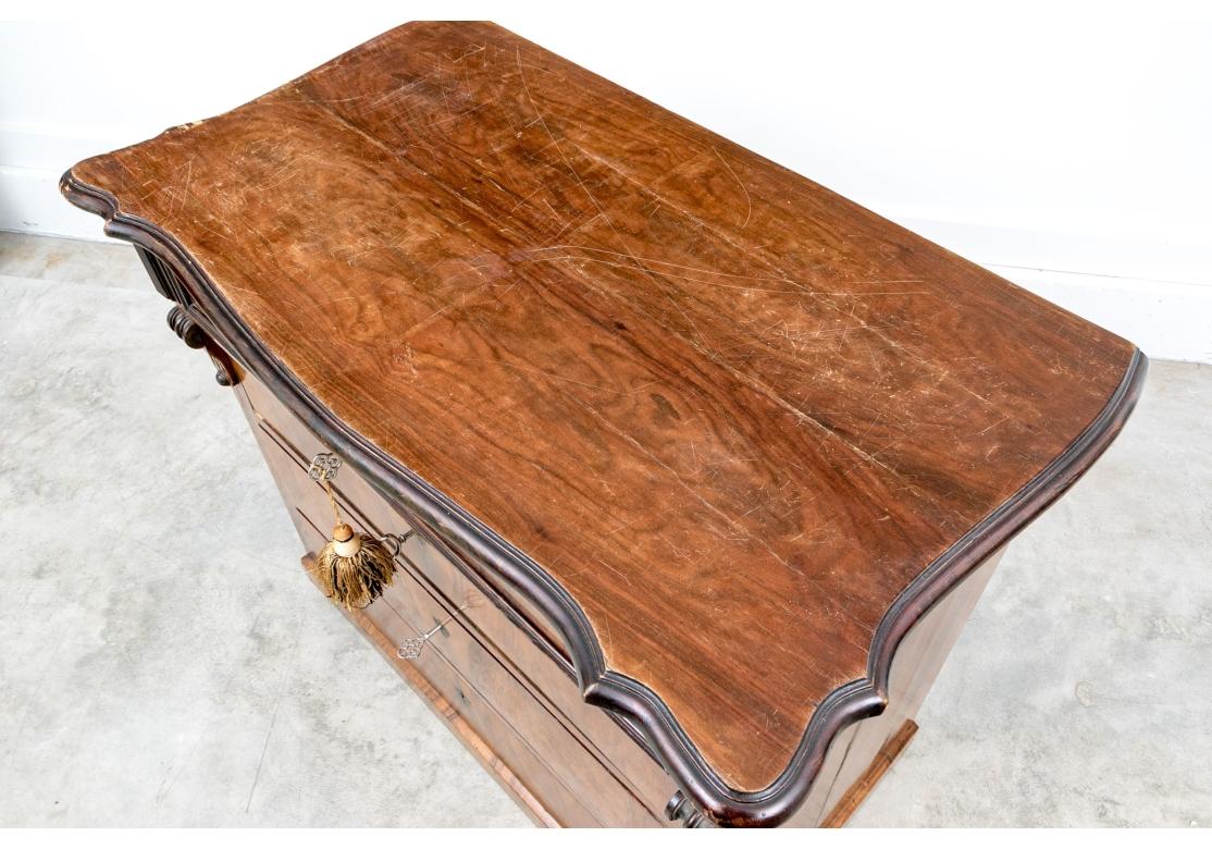 Antike vier Schubladen Nussbaum Wurzelholz Kommode für die Restaurierung im Angebot 13