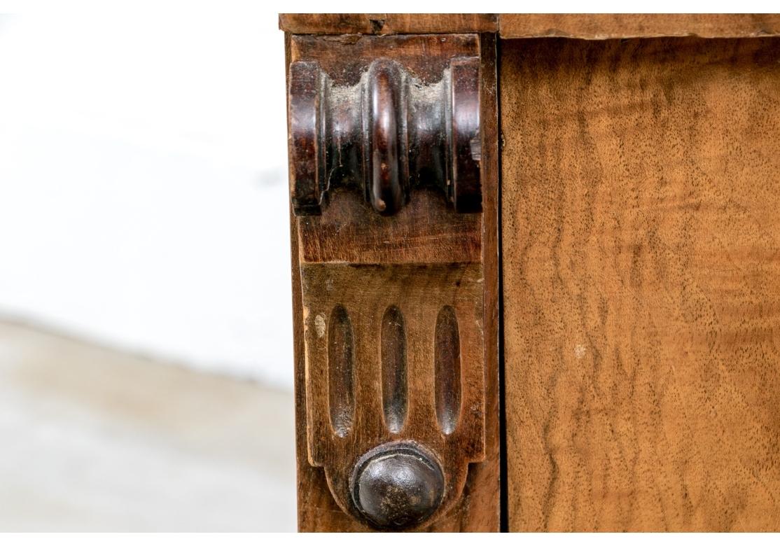 Antike vier Schubladen Nussbaum Wurzelholz Kommode für die Restaurierung (19. Jahrhundert) im Angebot