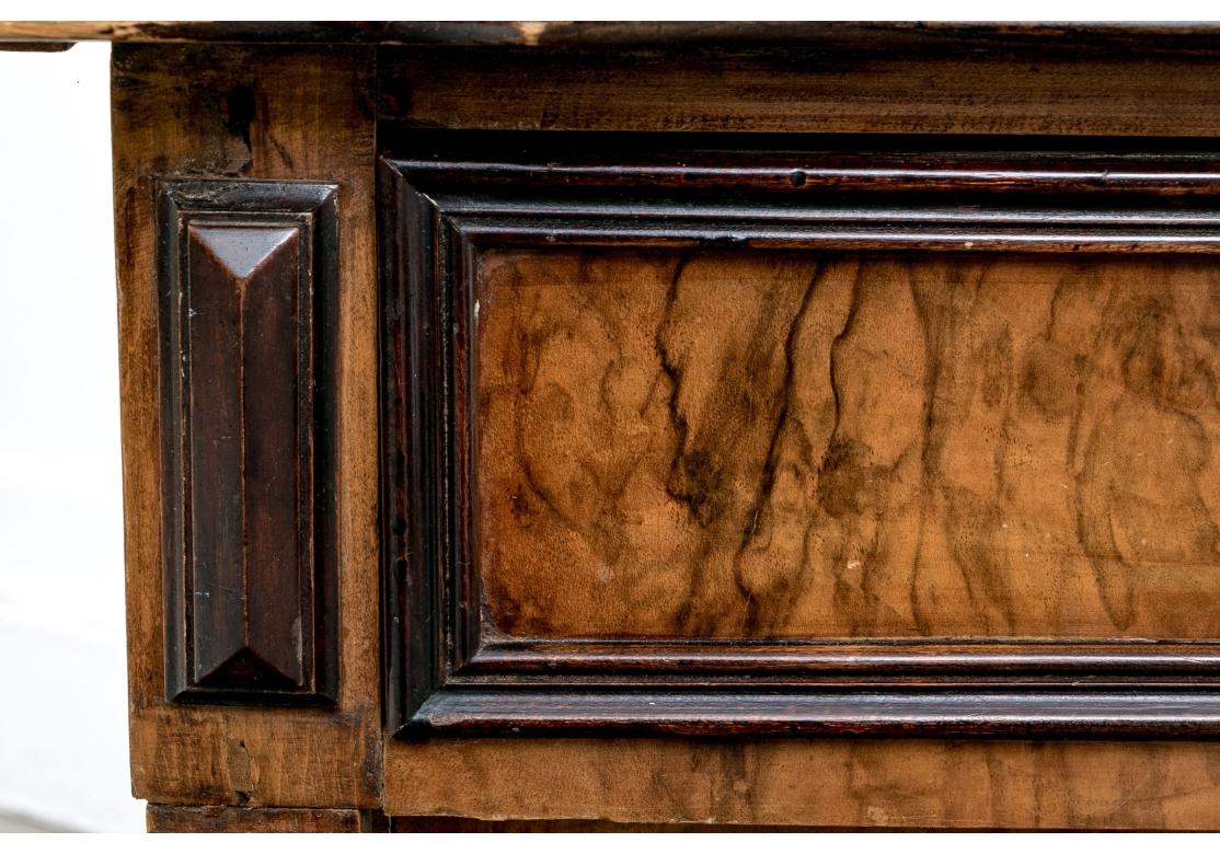 Antike vier Schubladen Nussbaum Wurzelholz Kommode für die Restaurierung im Angebot 3