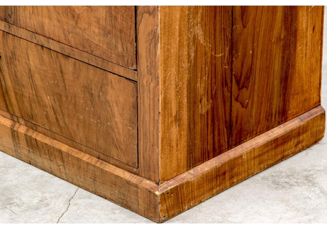 Antike vier Schubladen Nussbaum Wurzelholz Kommode für die Restaurierung im Angebot 4