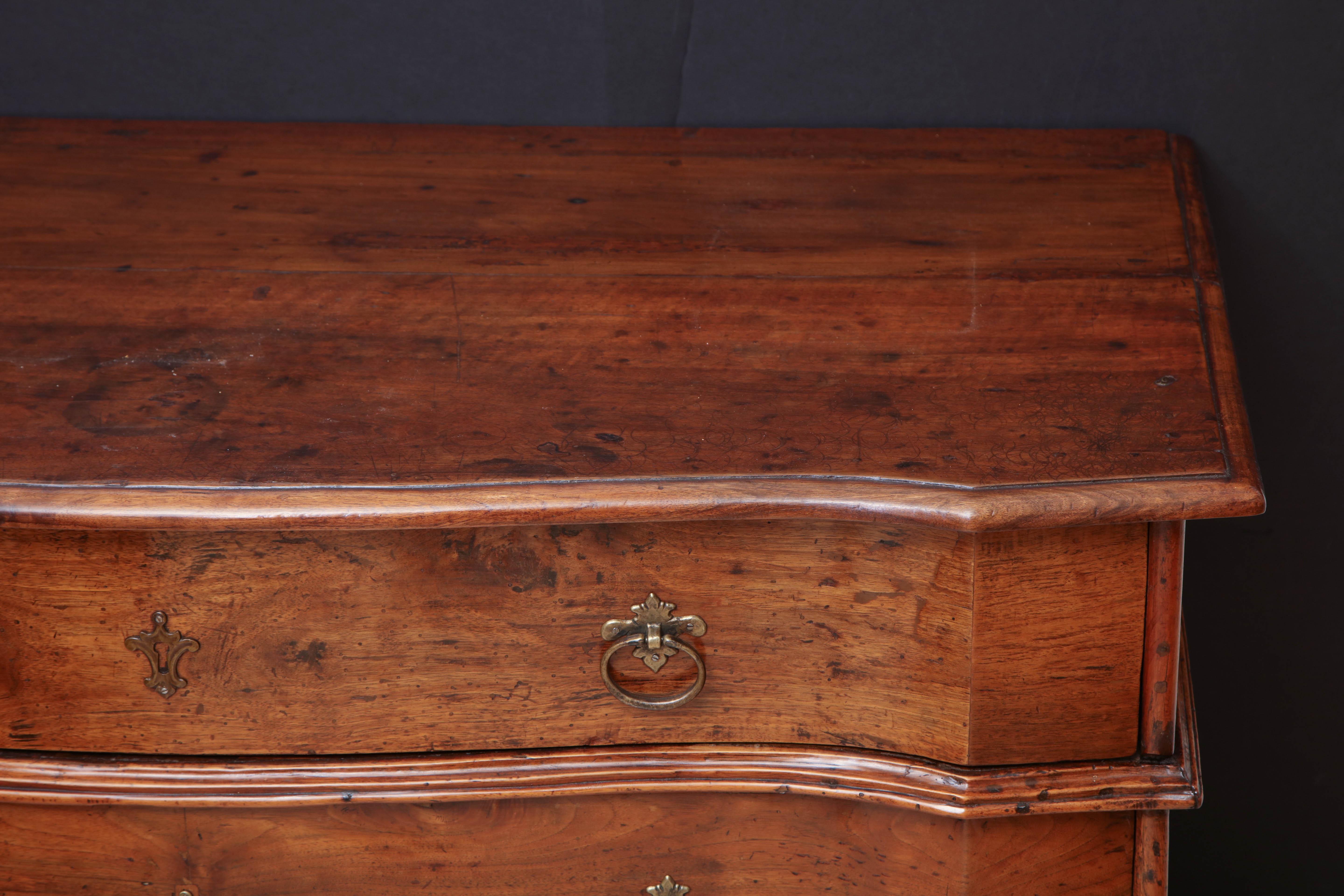 Antique Four-Drawer Walnut Commode, Italy, circa 17th Century For Sale 7