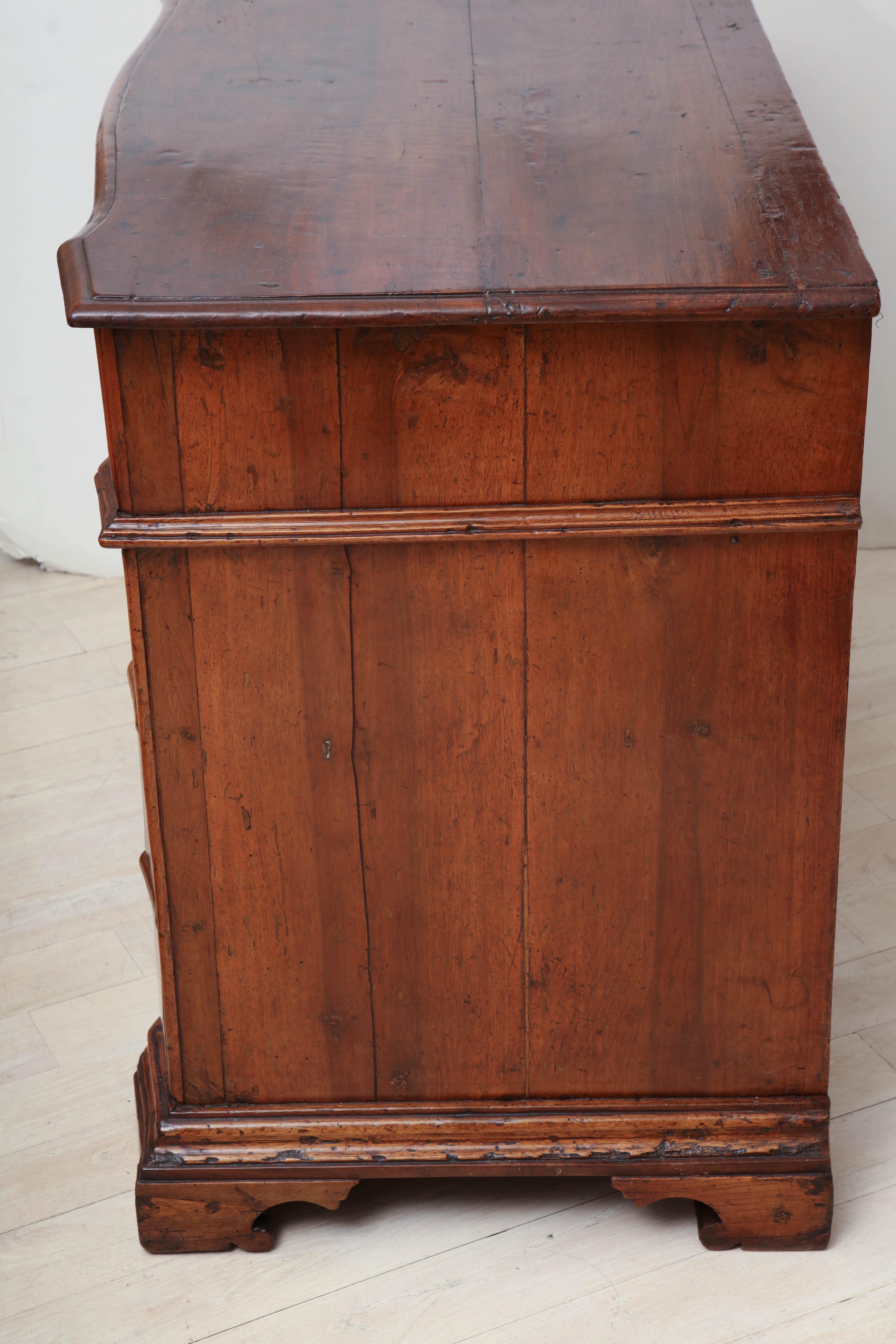 Antique Four-Drawer Walnut Commode, Italy, circa 17th Century For Sale 2