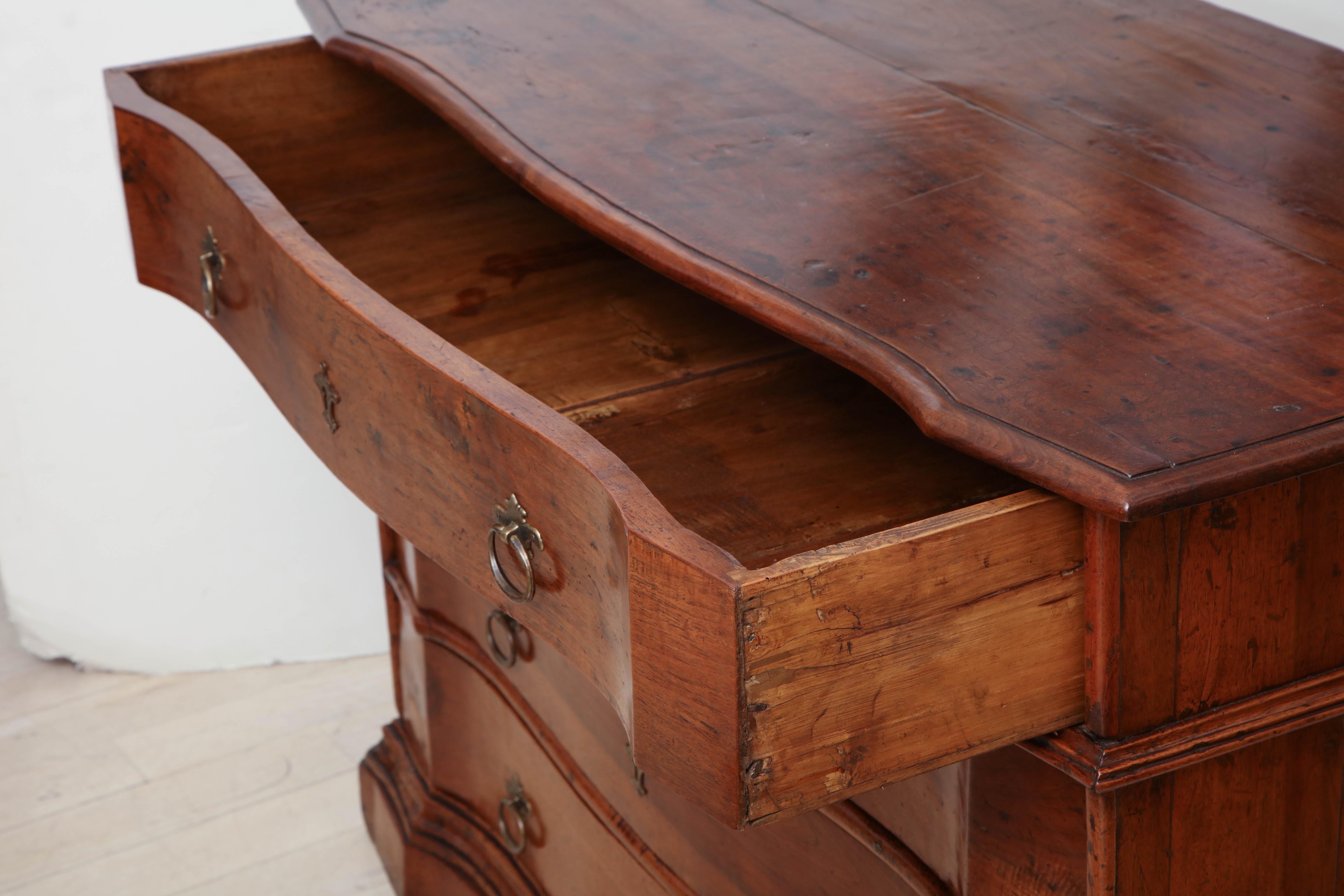 Antique Four-Drawer Walnut Commode, Italy, circa 17th Century For Sale 4